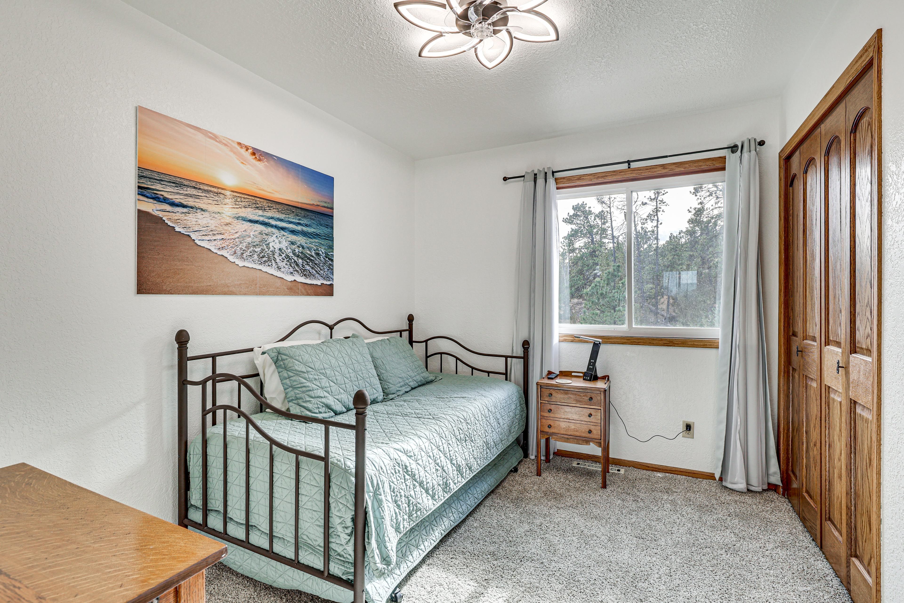 Bedroom 3 | Twin Daybed w/ Twin Trundle | 2nd Floor | Laundry Detergent