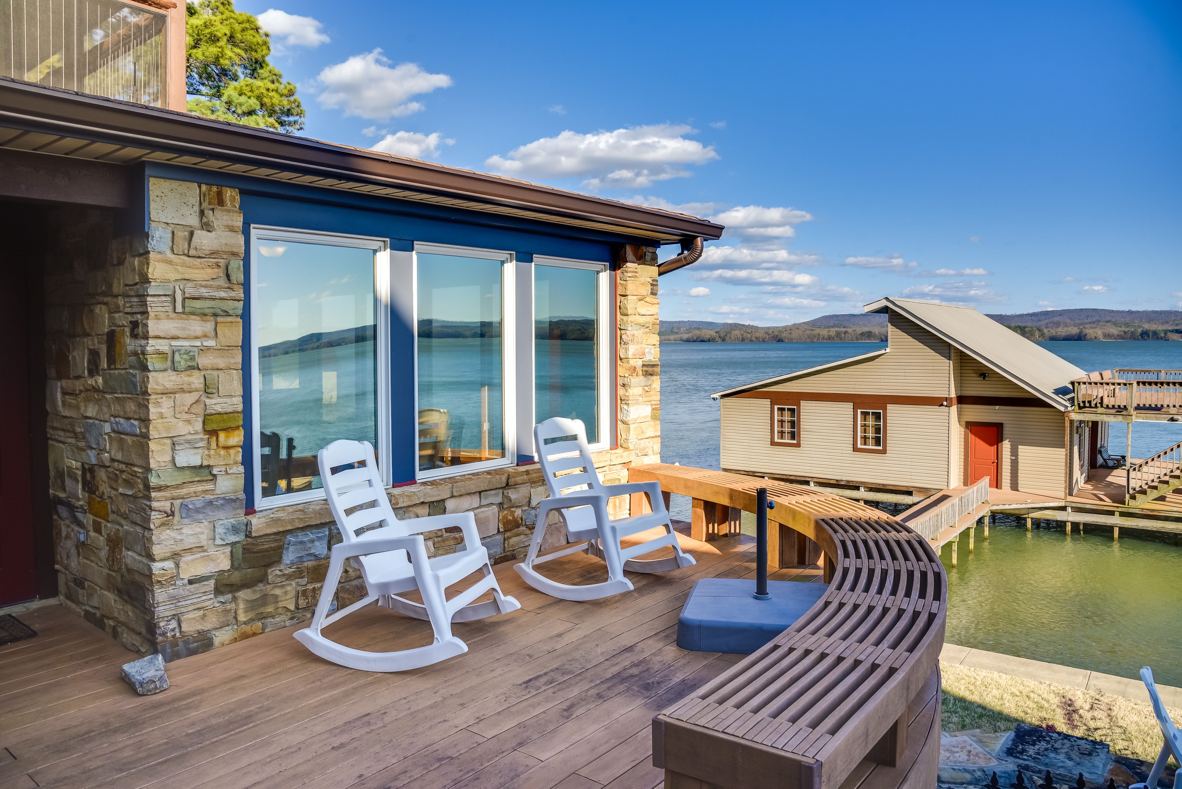 Scottsboro Vacation Rental | 2BR | 2BA | 1,400 Sq Ft | Stairs Required