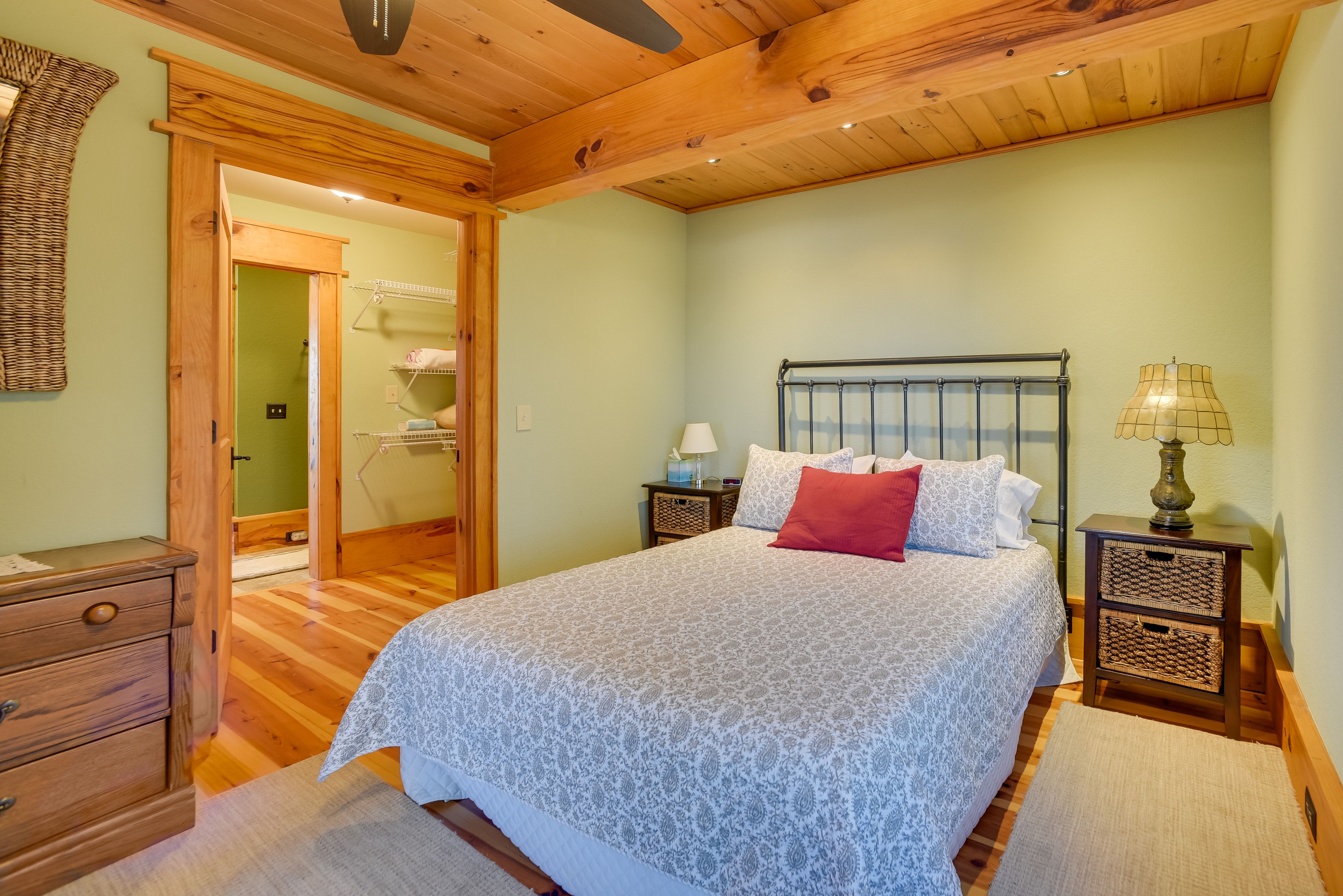 Bedroom 2 | Queen Bed | 1st Floor | En-Suite Bathroom | Walk-In Closet