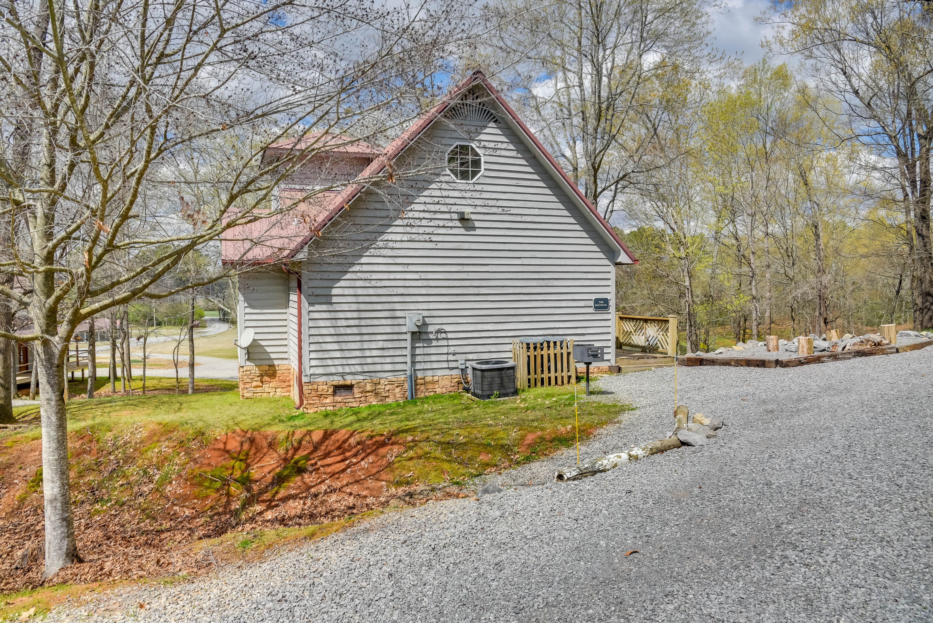 Parking | Gravel Driveway (8 Vehicles) | Covered Boat Parking
