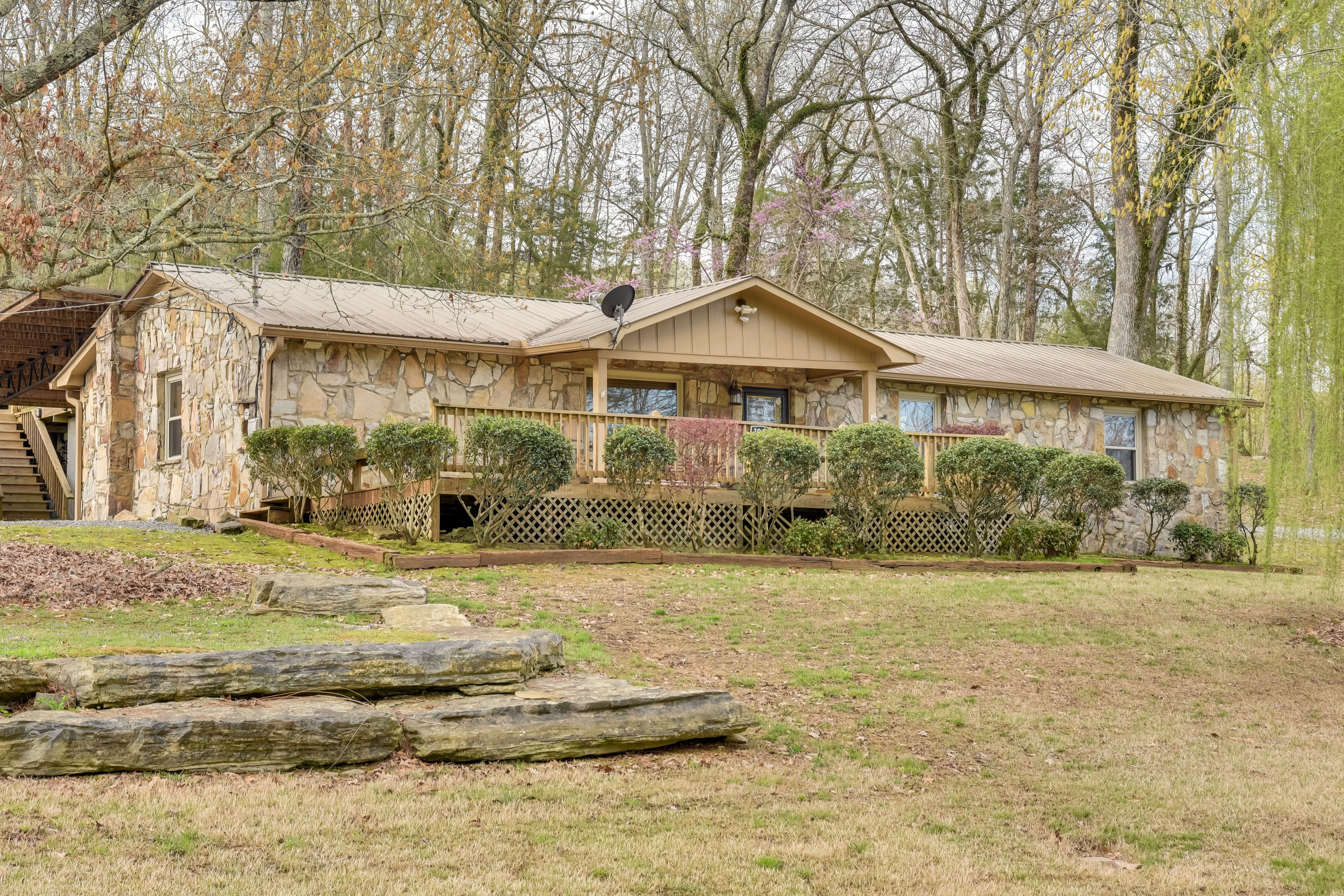 Private Yard | Fire Pit | Charcoal Grill