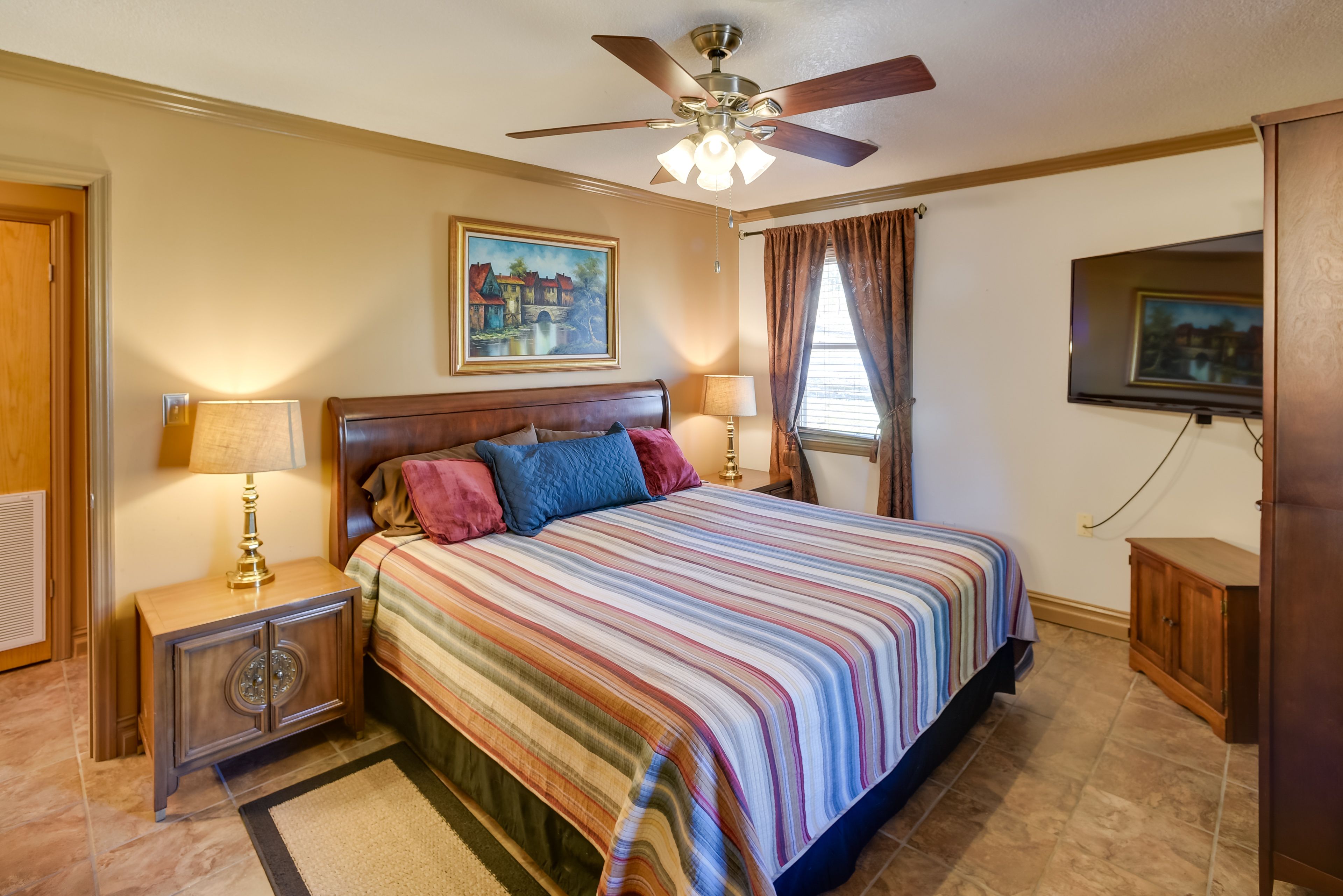 Bedroom 1 | King Bed | Linens Provided | En-Suite Bathroom