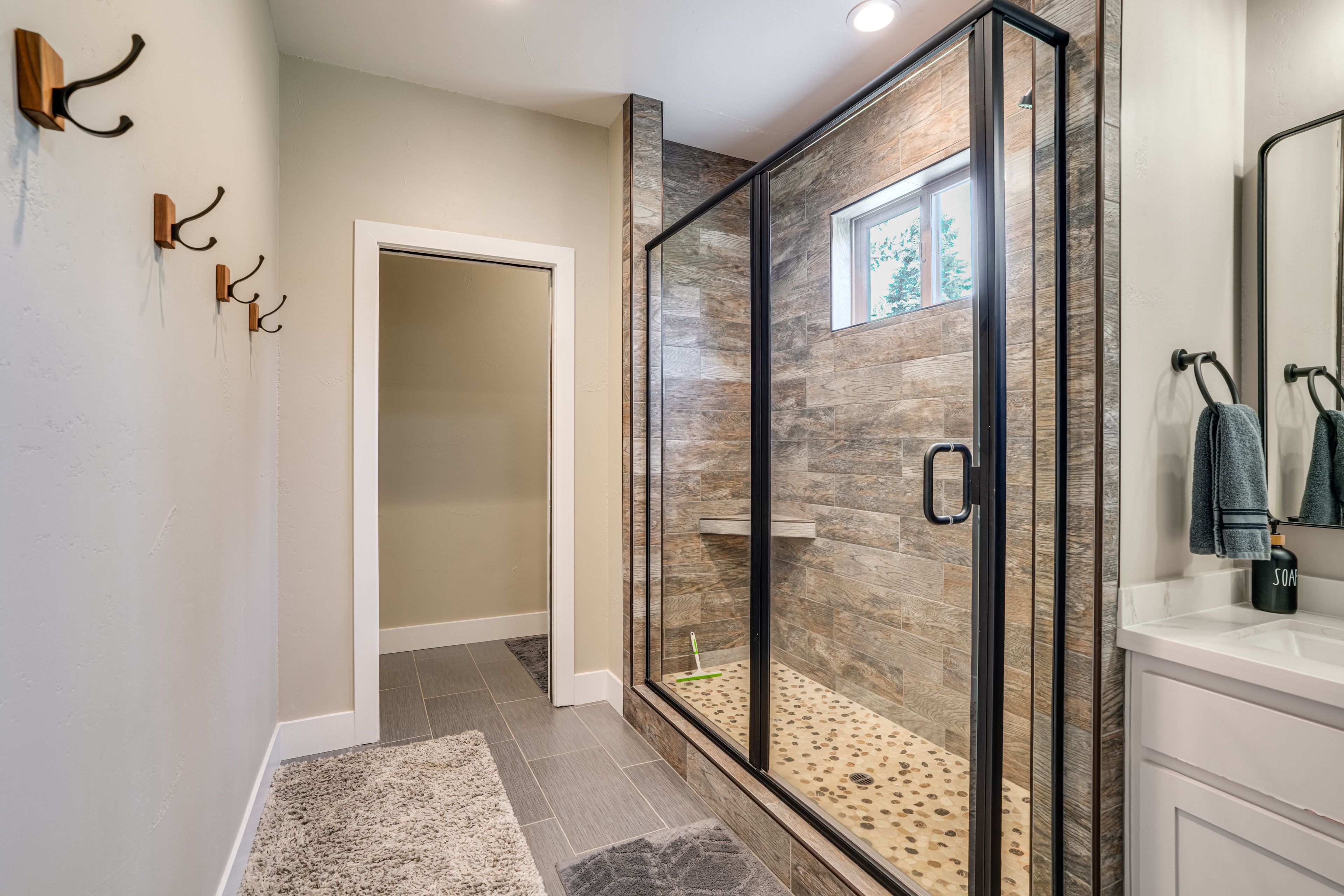 En-Suite Bathroom | 2nd Floor | Towels Provided