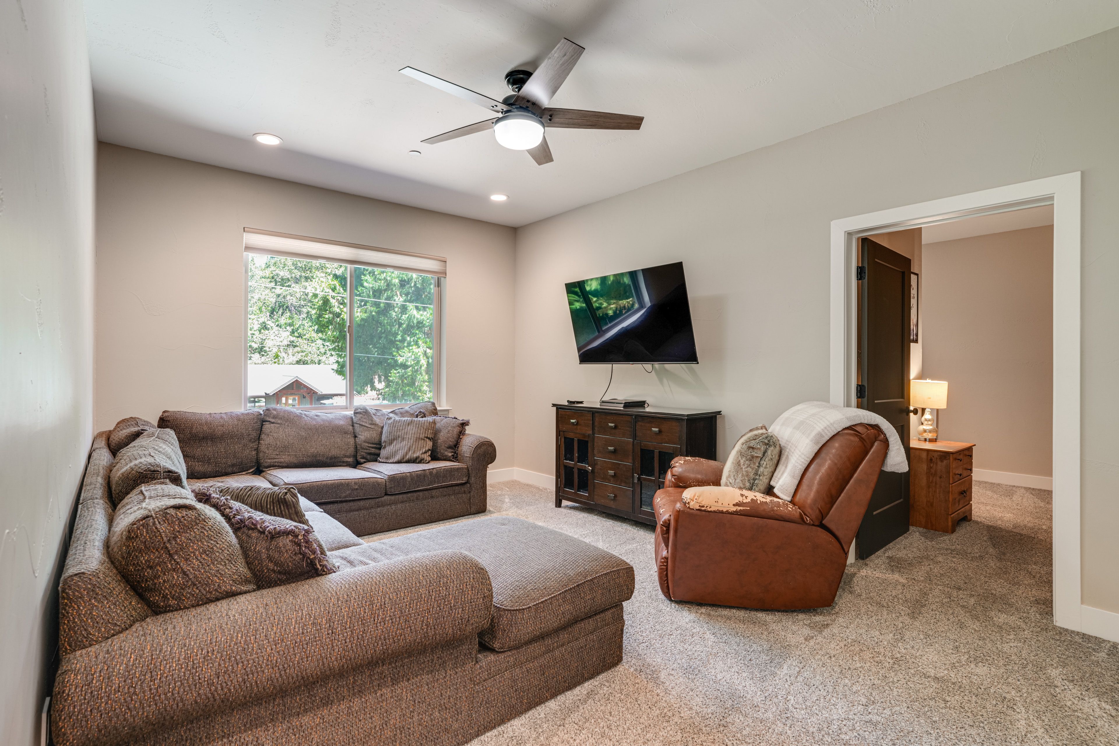 Loft | 2nd Floor | Smart TV w/ Cable