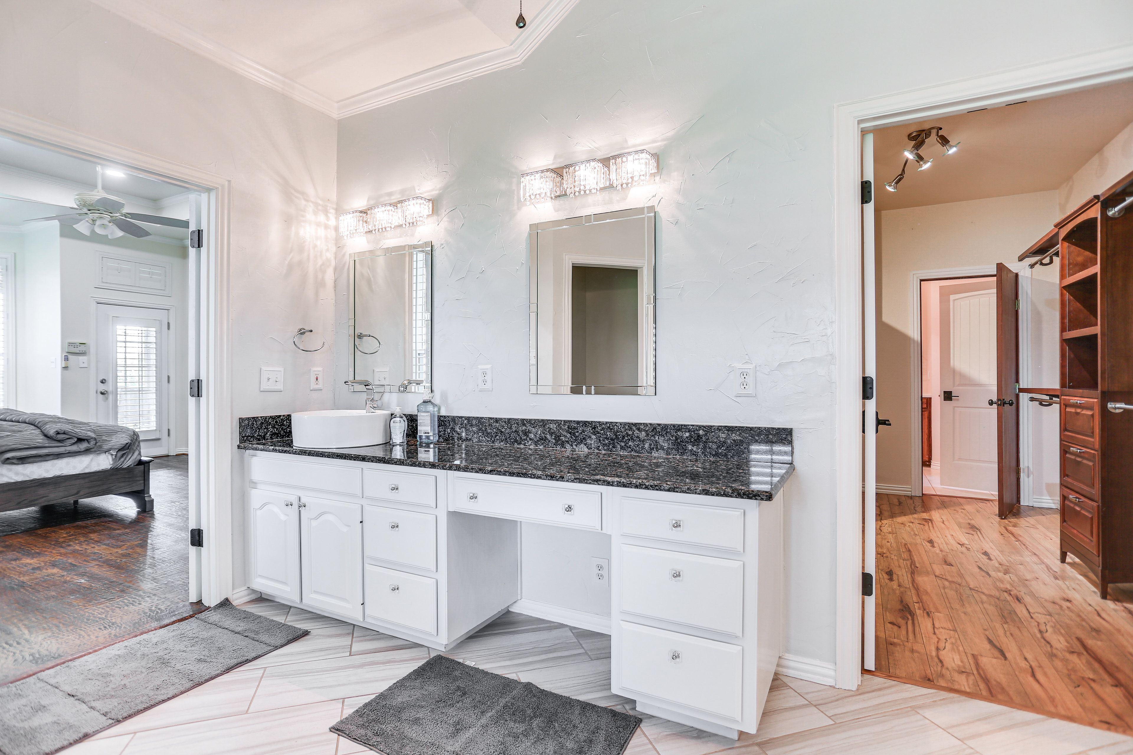 Full Bathroom | Complimentary Toiletries