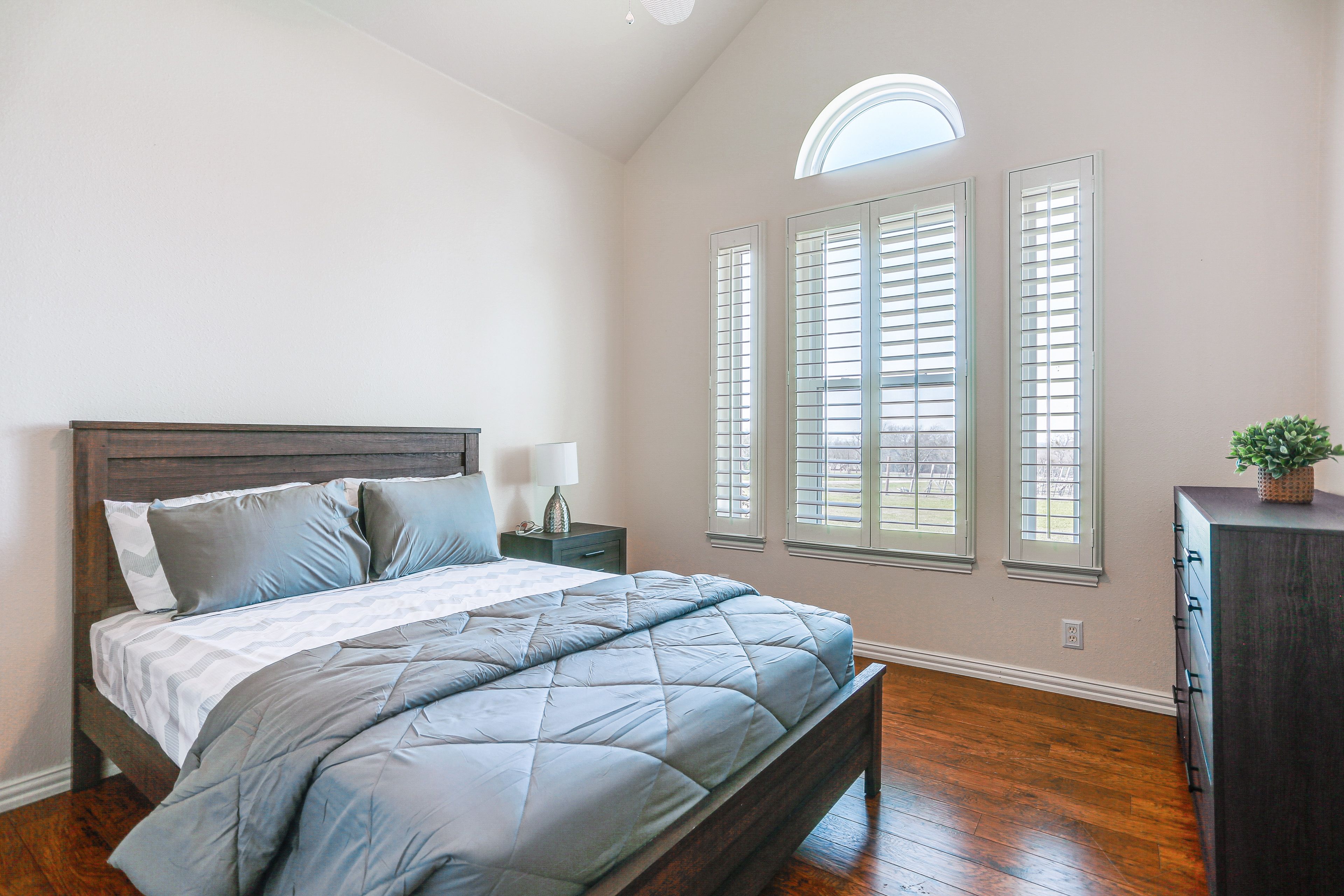 Bedroom 2 | Queen Bed