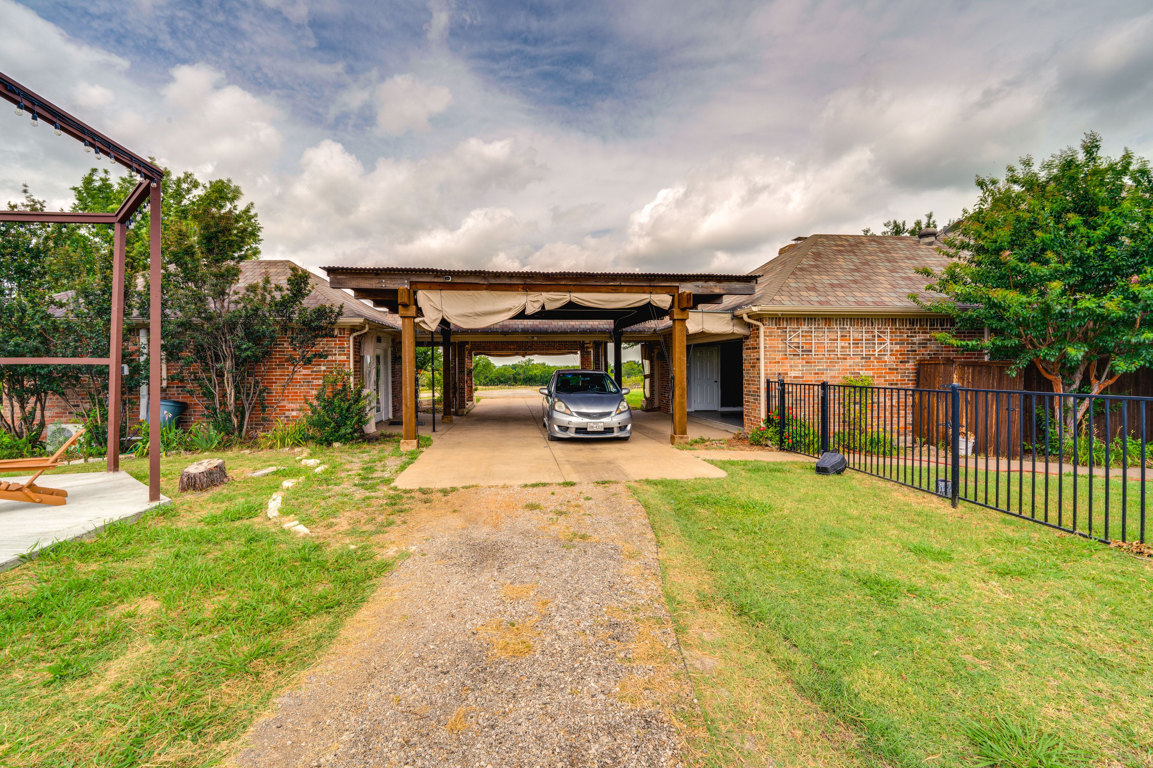 Parking | Garage (2 Vehicles) | Driveway (3 Vehicles)
