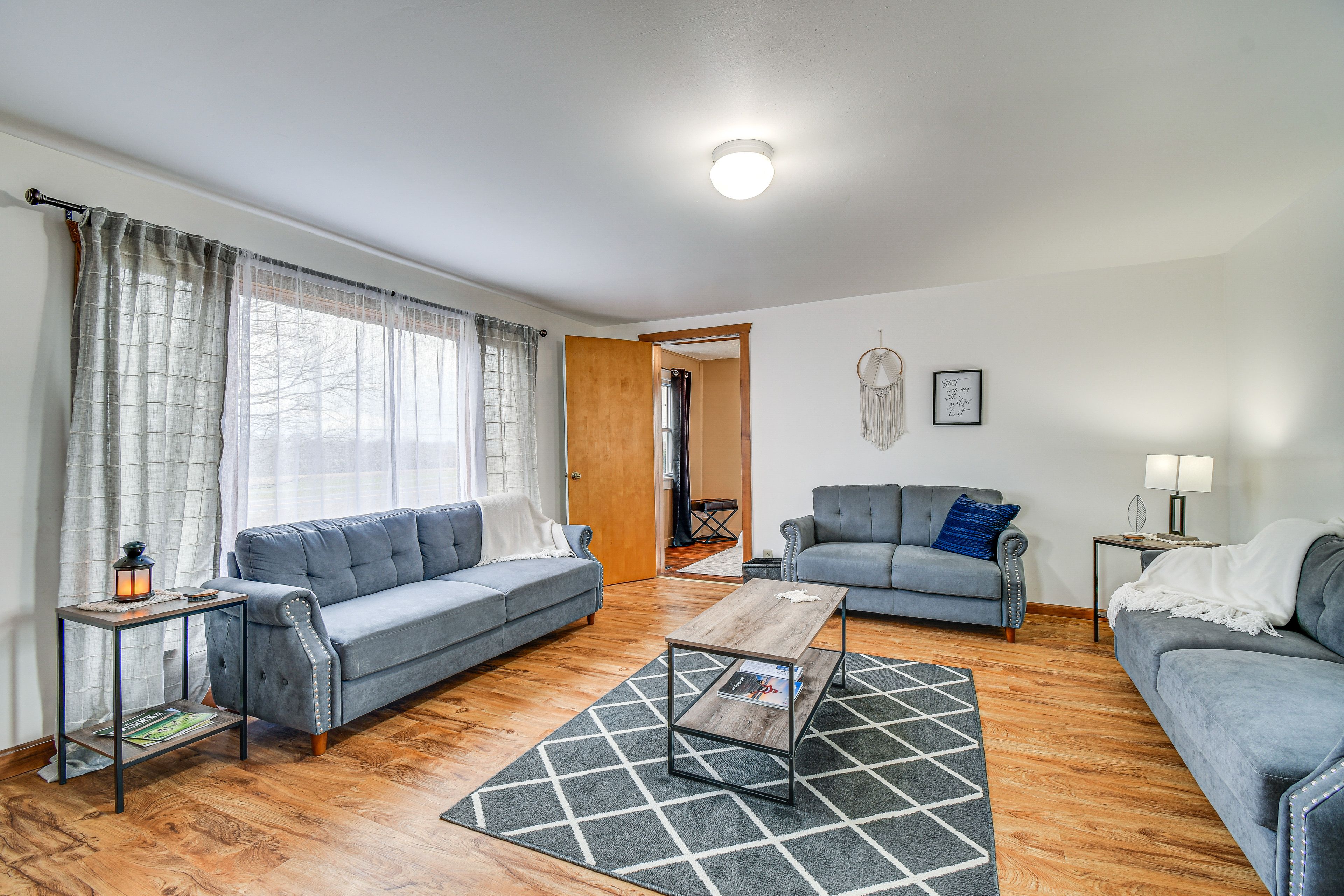 Living Room | 1st Floor | Ceiling Fans | Books