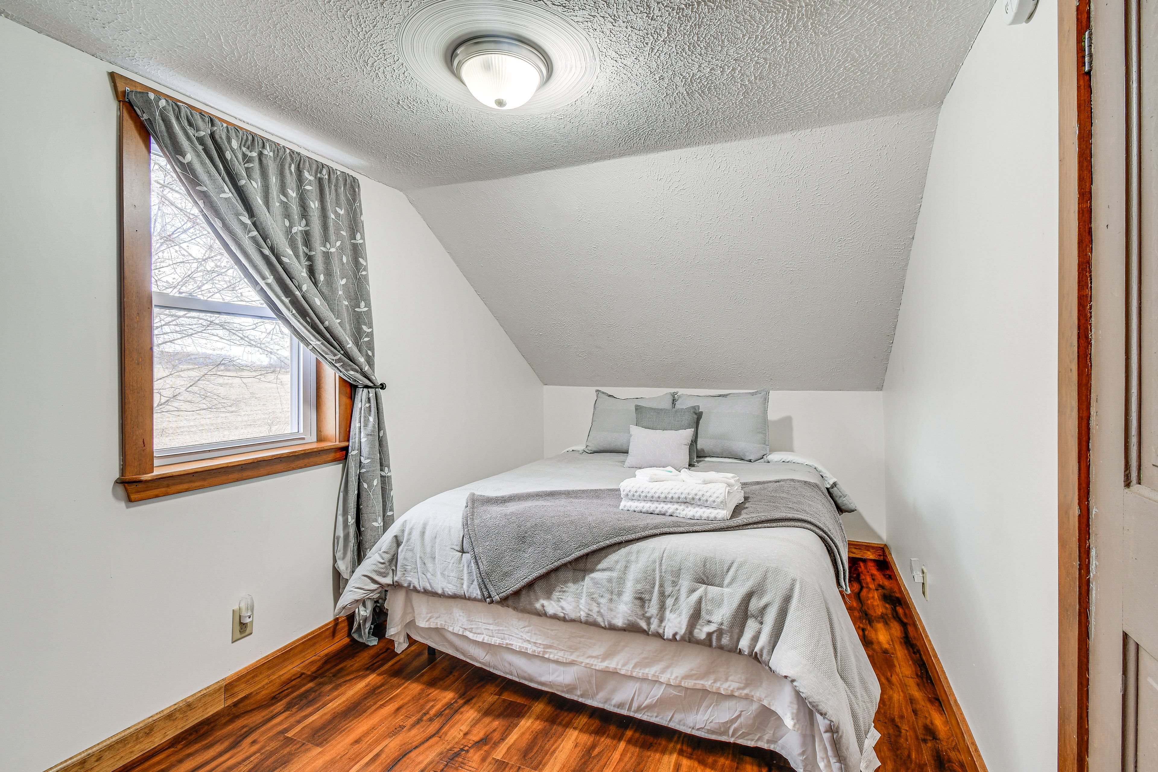 Bedroom 3 | 2nd Floor | Queen Bed
