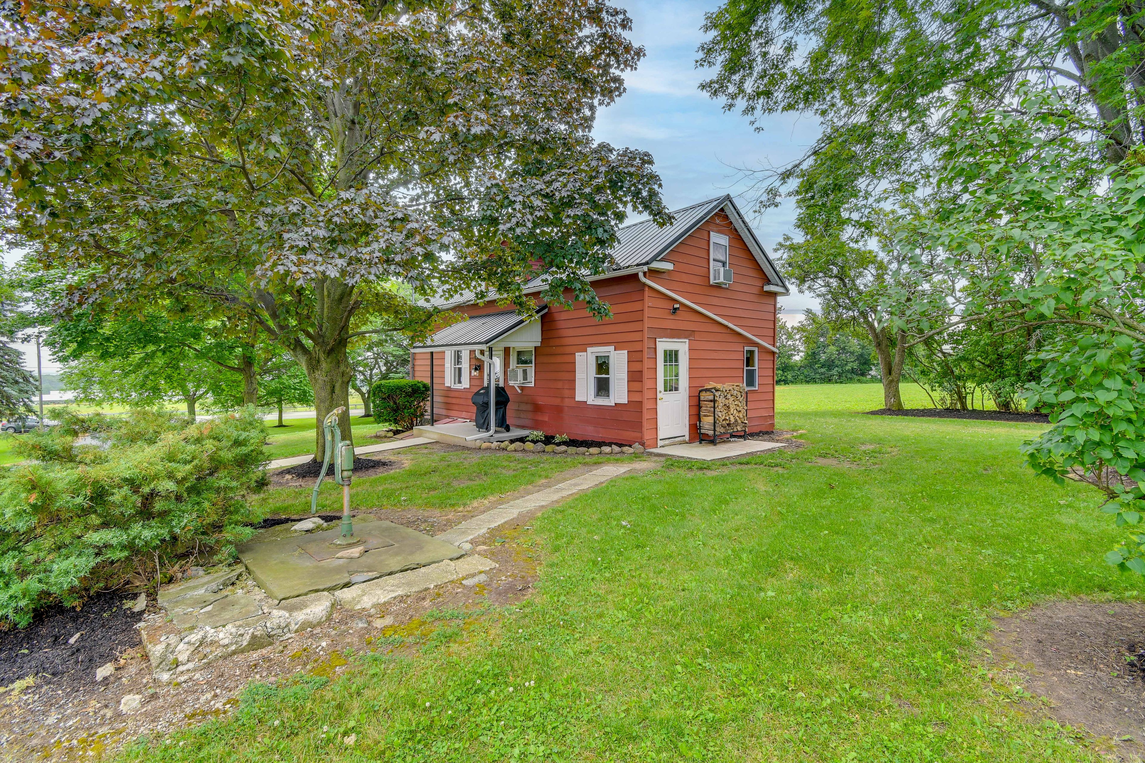 Exterior | Gas Grill (Propane Provided) | Fire Pit (Wood Provided) | Yard