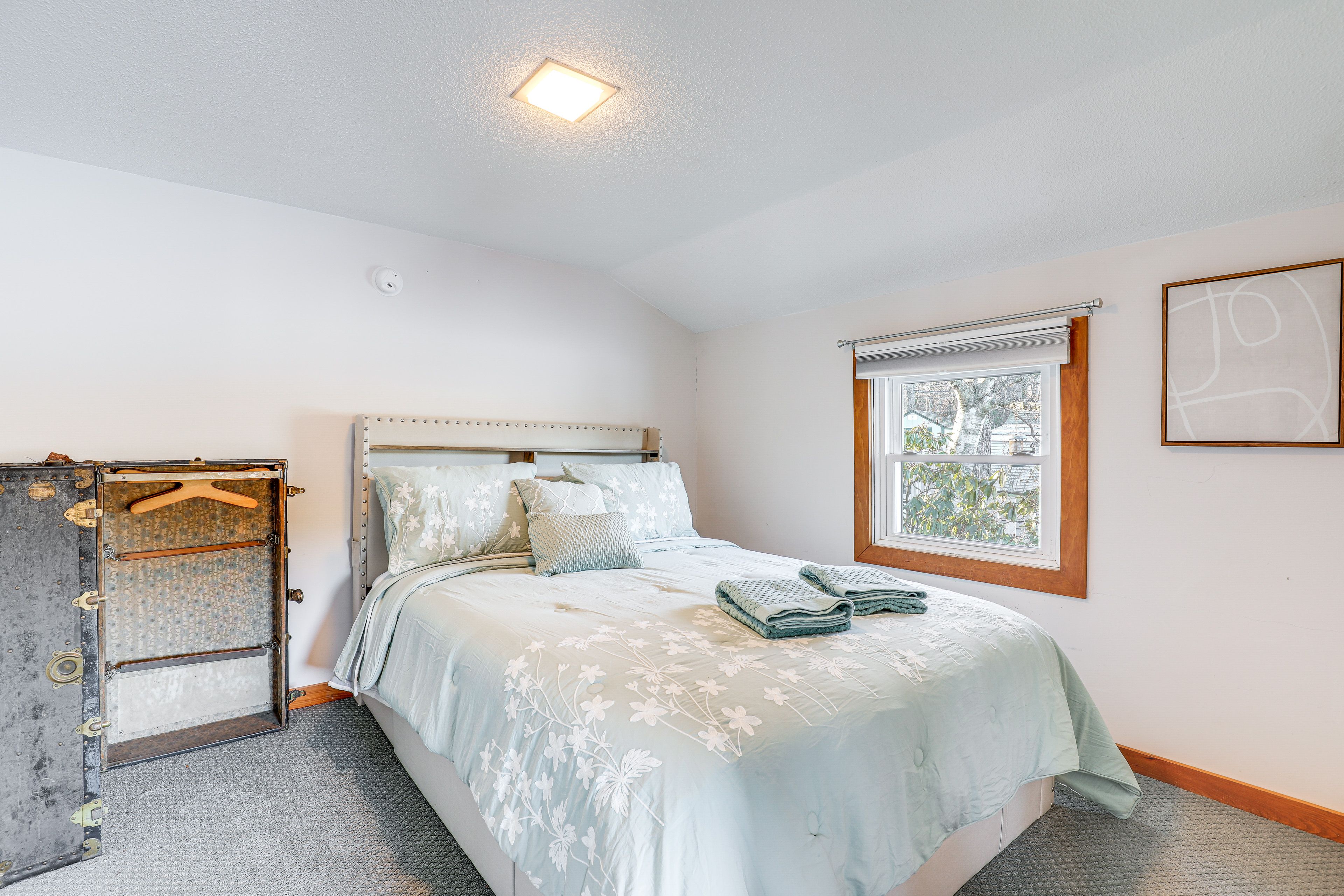 Bedroom 1 | Queen Bed
