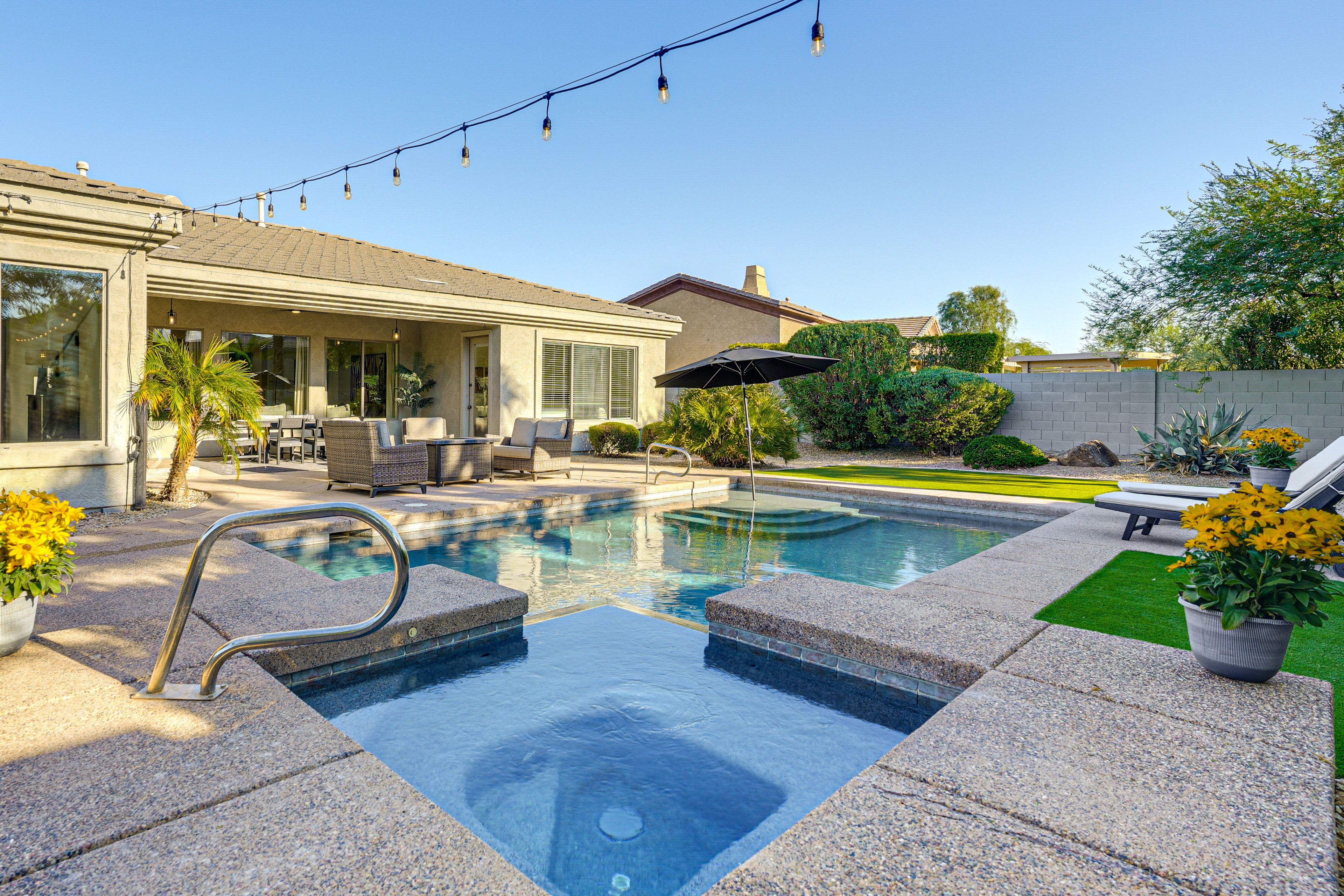 Outdoor Pool & Spa (Heated w/ Fee)