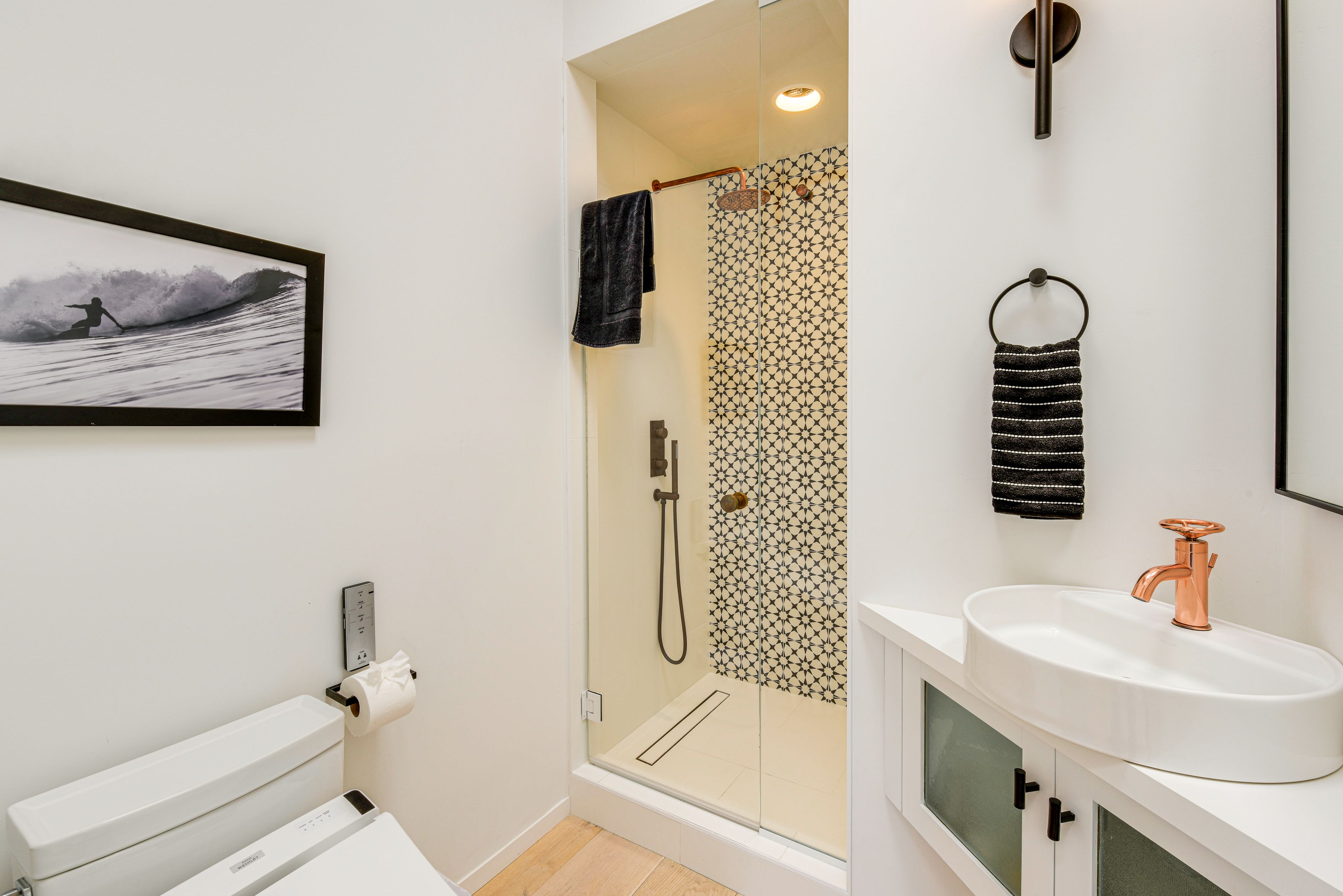 Full Bathroom | Upper Level | Complimentary Toiletries