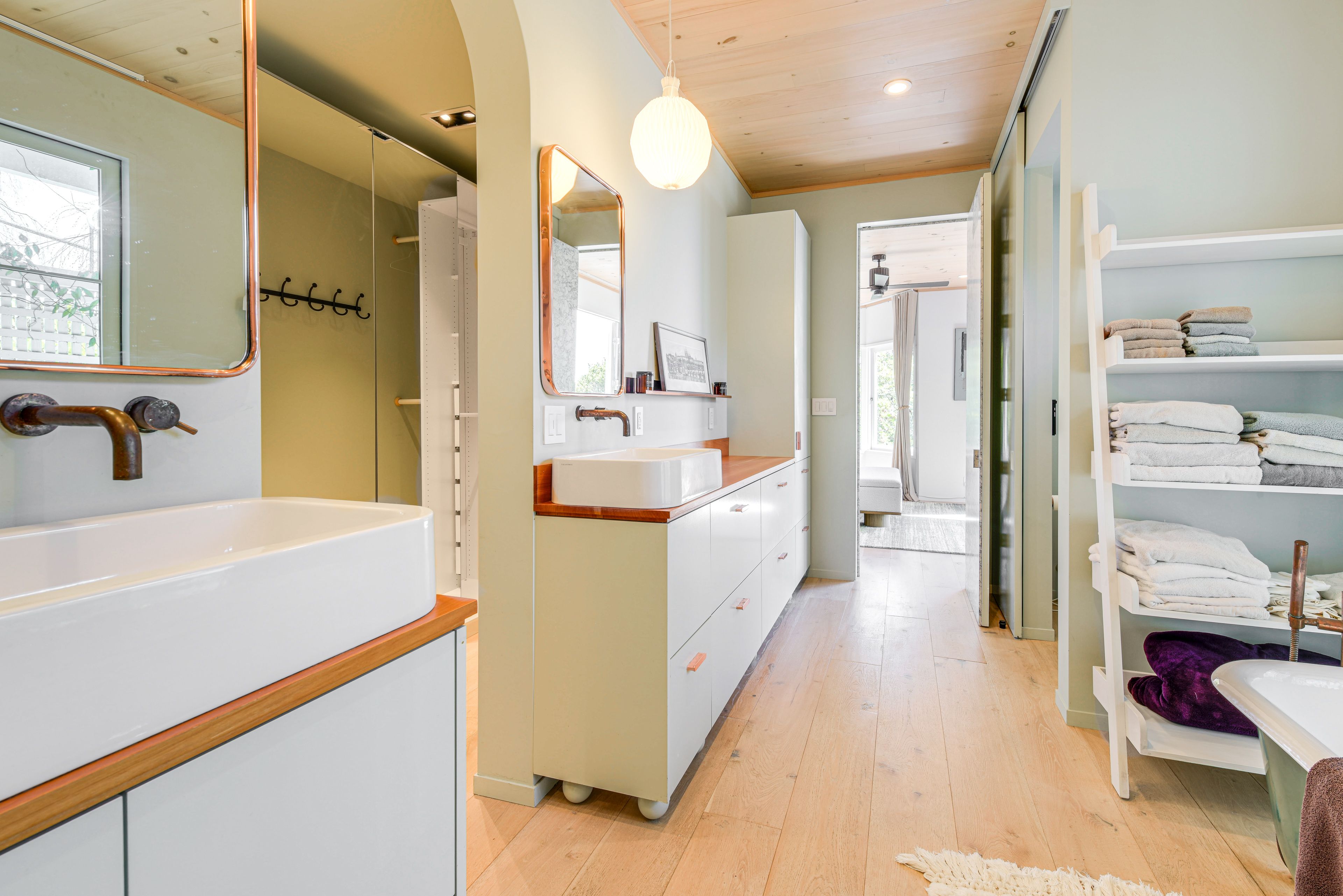 En-Suite Bathroom | Lower Level | Clawfoot Tub
