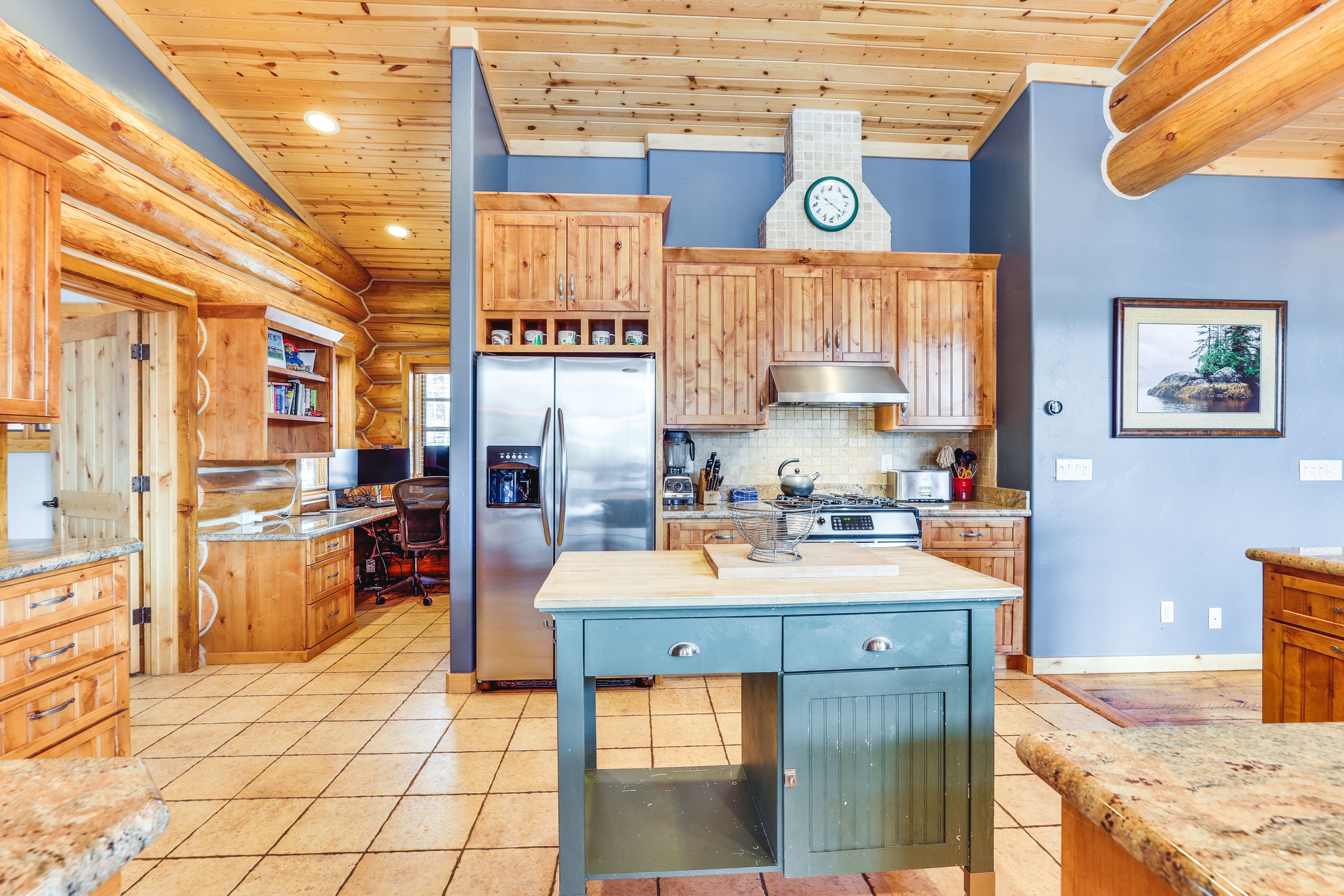 Kitchen | Main Level | Drip Coffee Maker | Dishwasher | Toaster | Crockpot