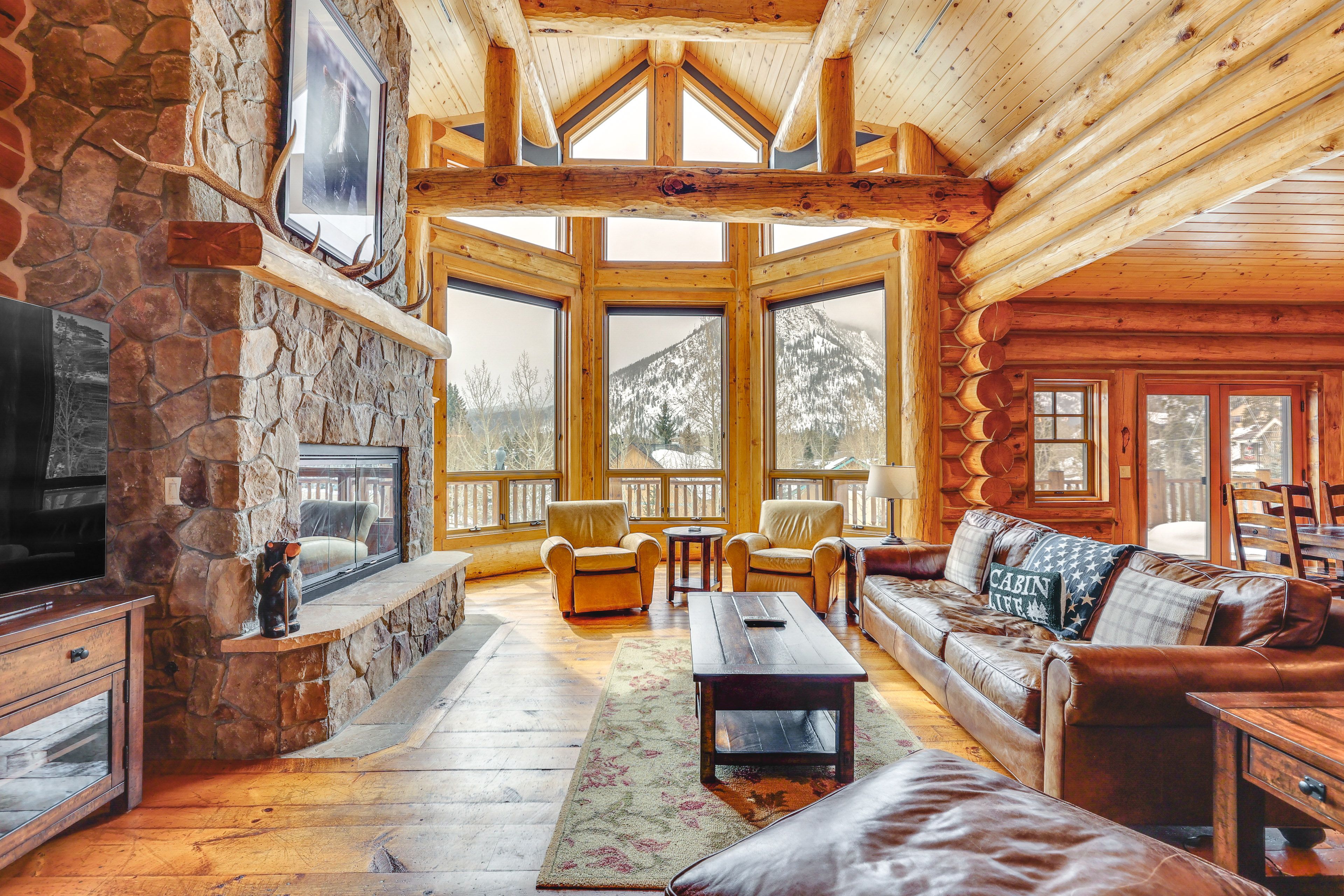 Living Room | Main Level | Central Heating | Smart TV w/ Cable