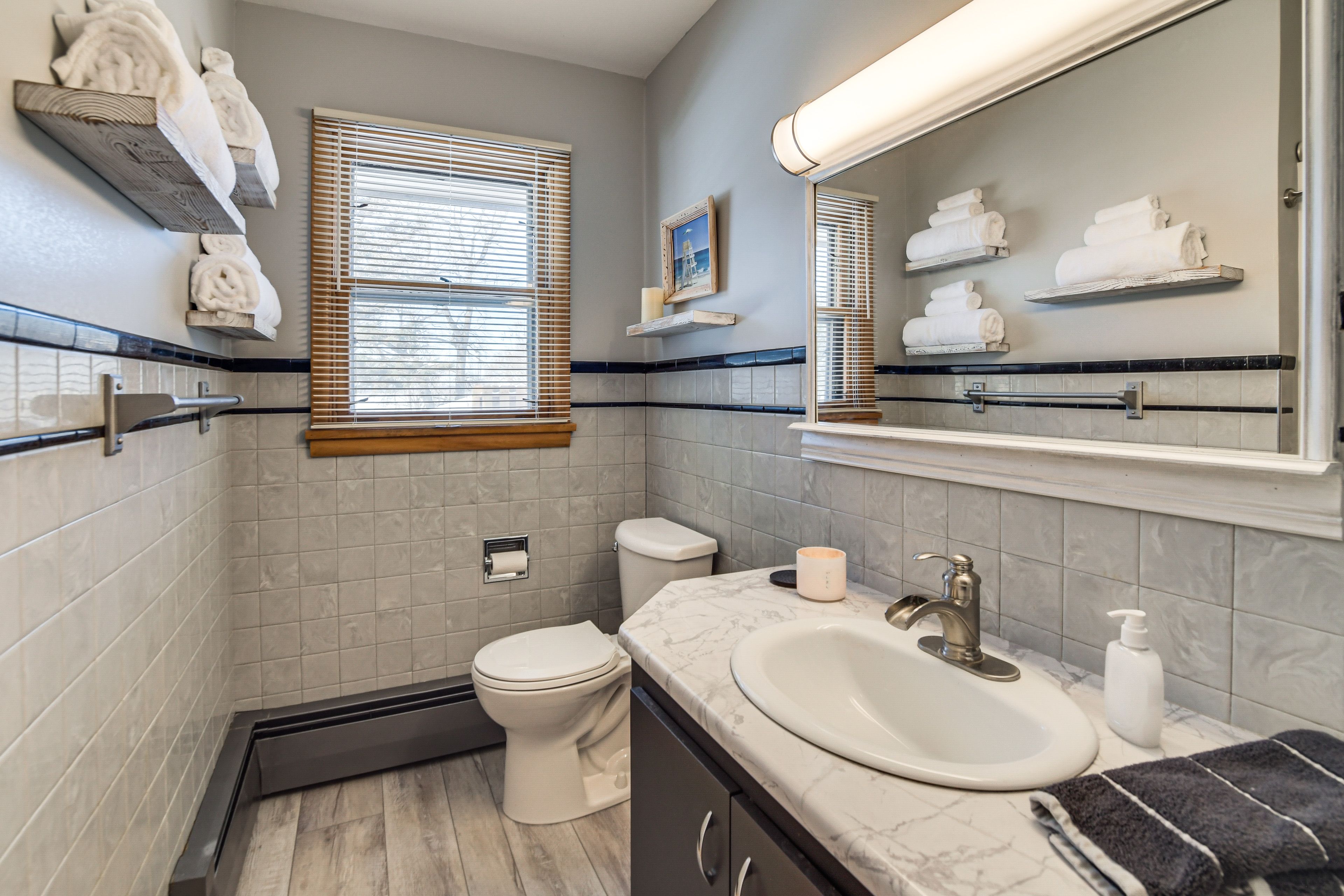 Full Bathroom | 2nd Floor