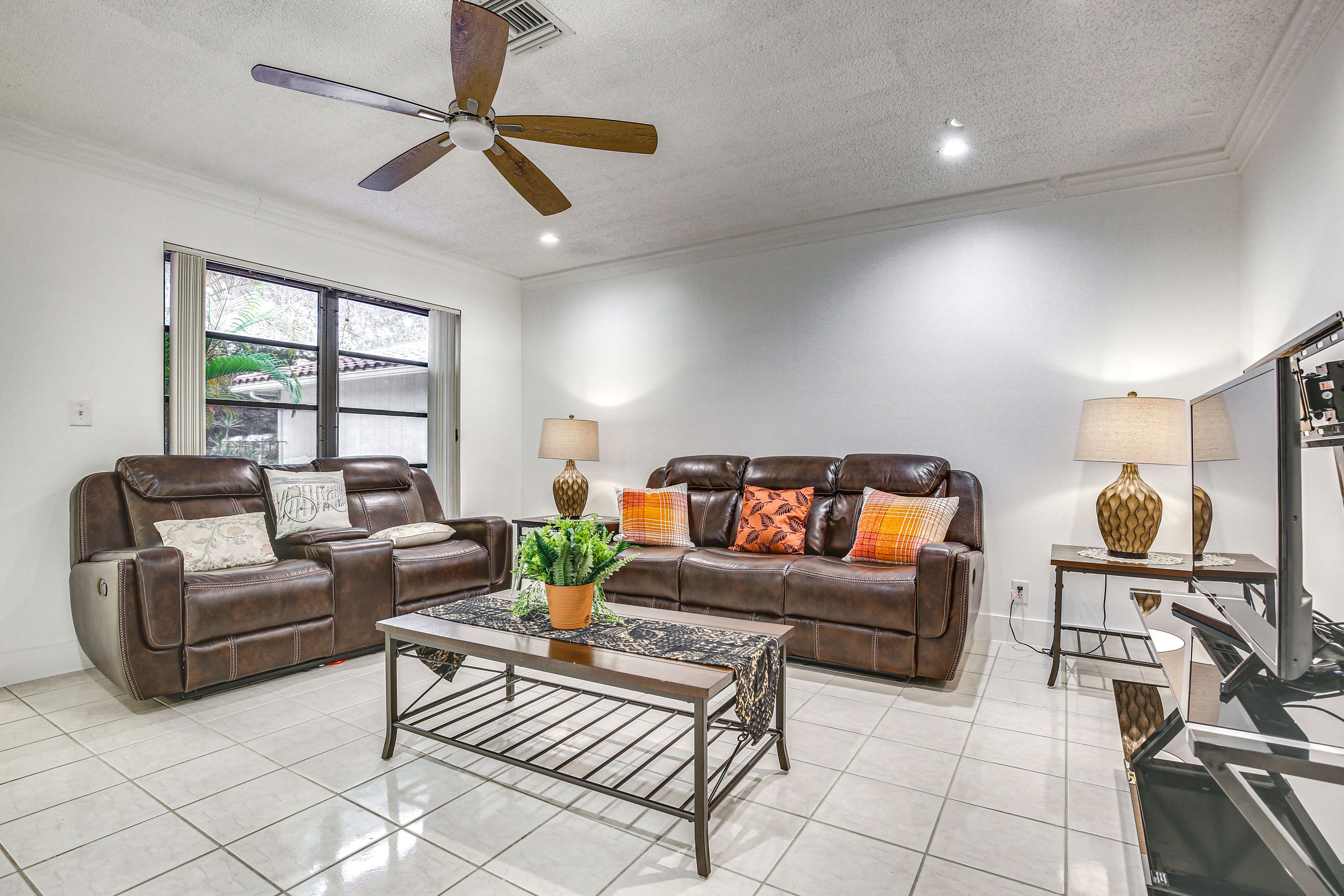 Living Room | Smart TV | Ceiling Fans