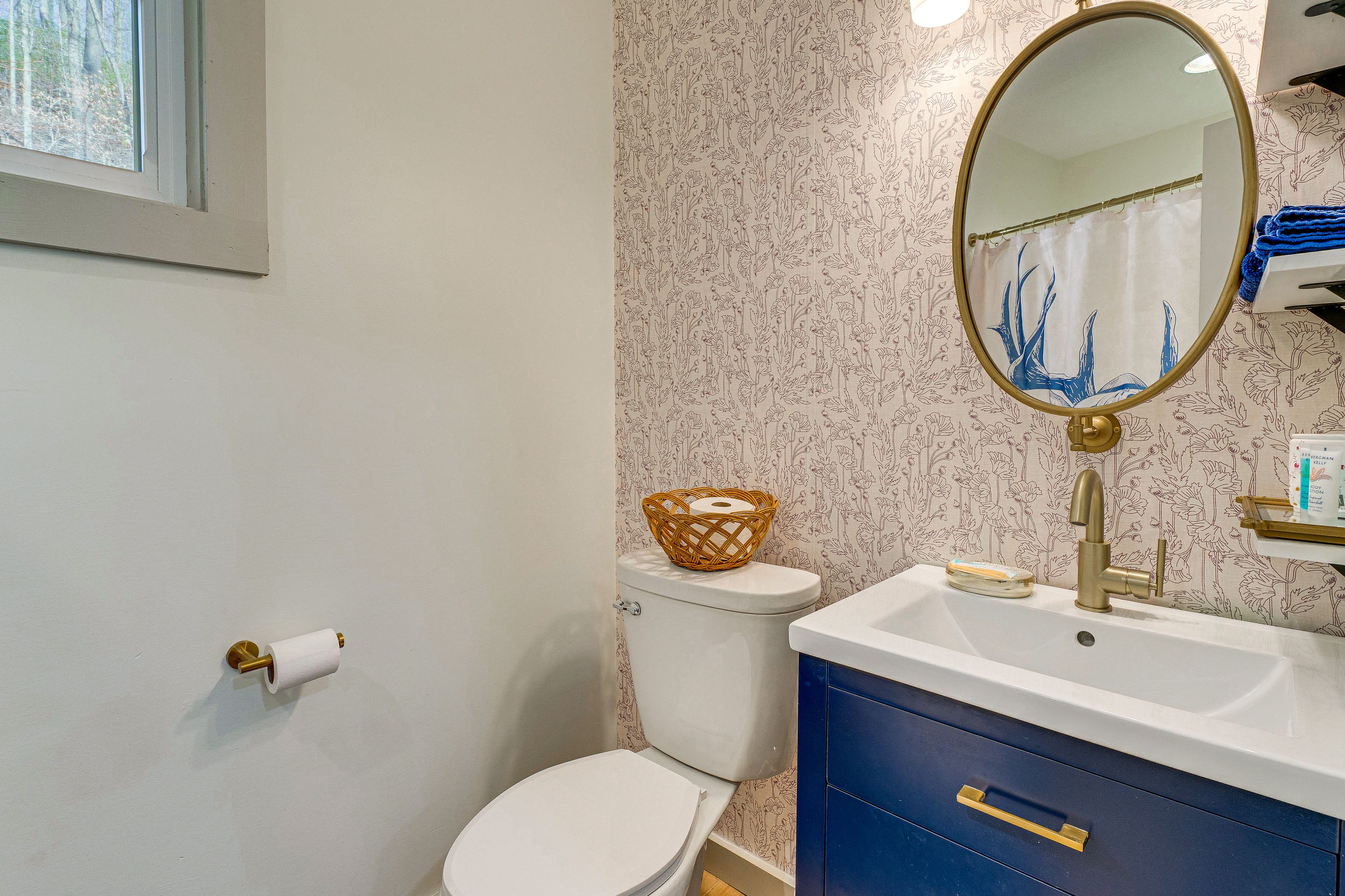 Full Bathroom | Complimentary Toiletries | Towels Provided | Hair Dryer