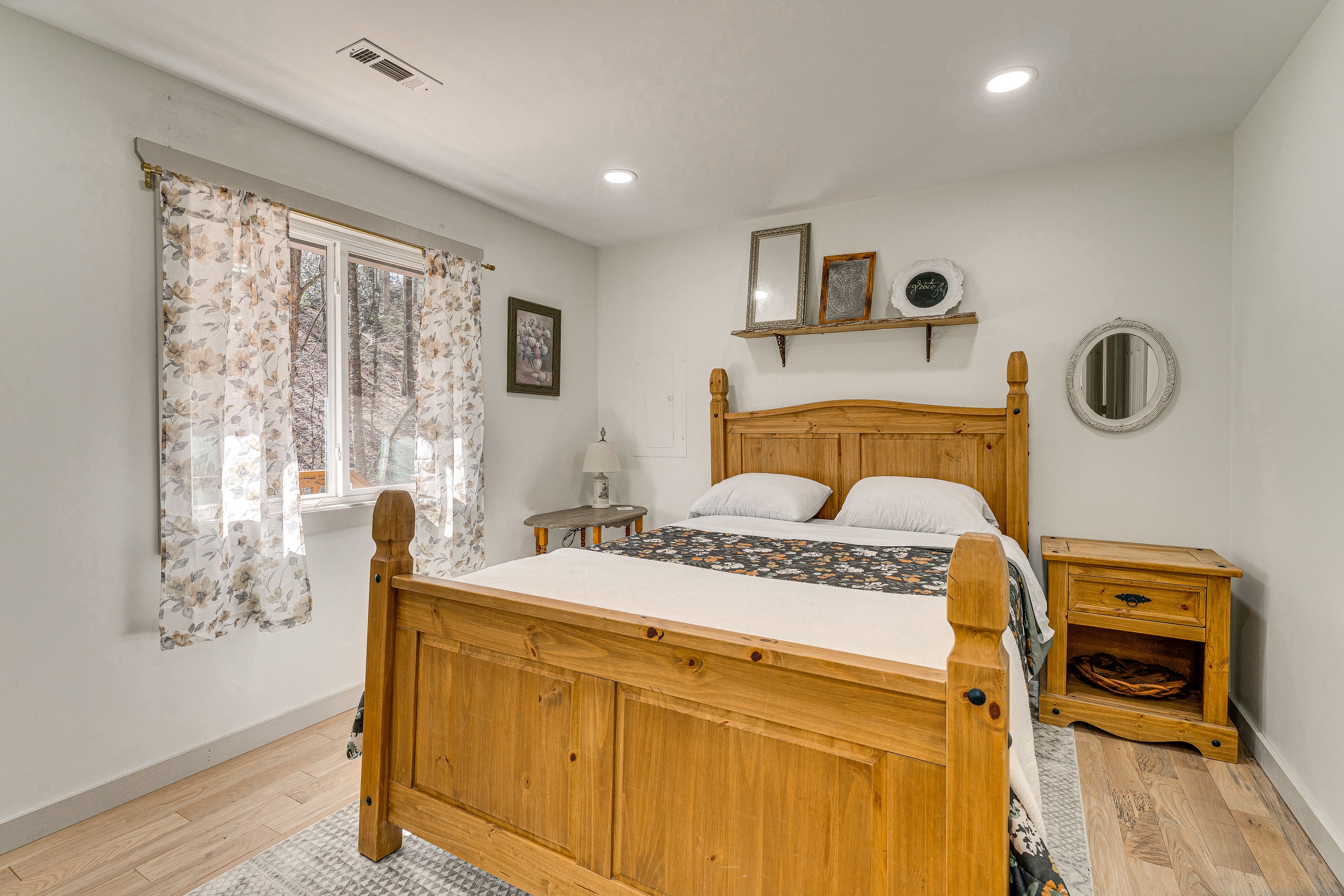 Bedroom 1 | Queen Bed | Linens Provided