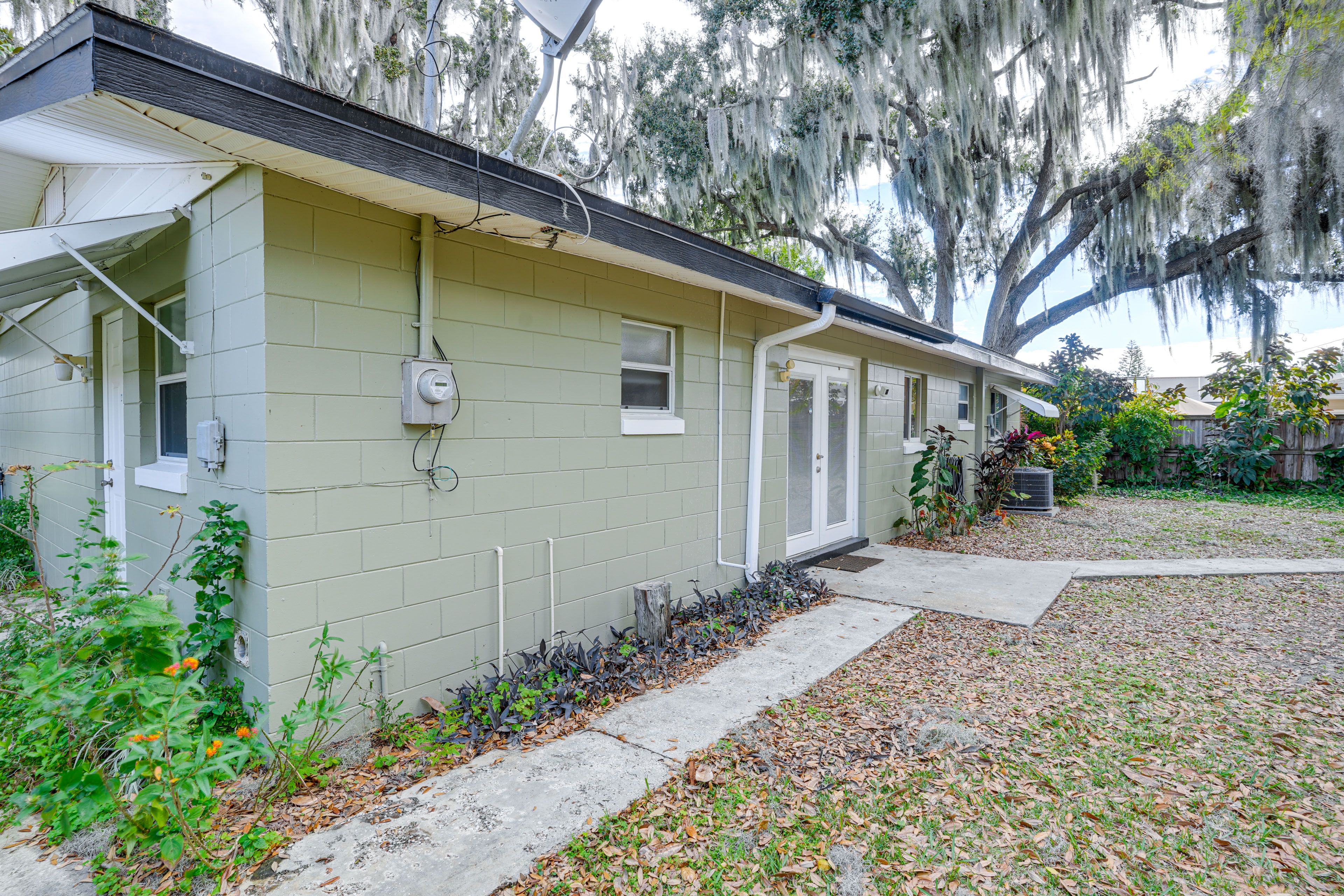 Home Exterior | Yard Area