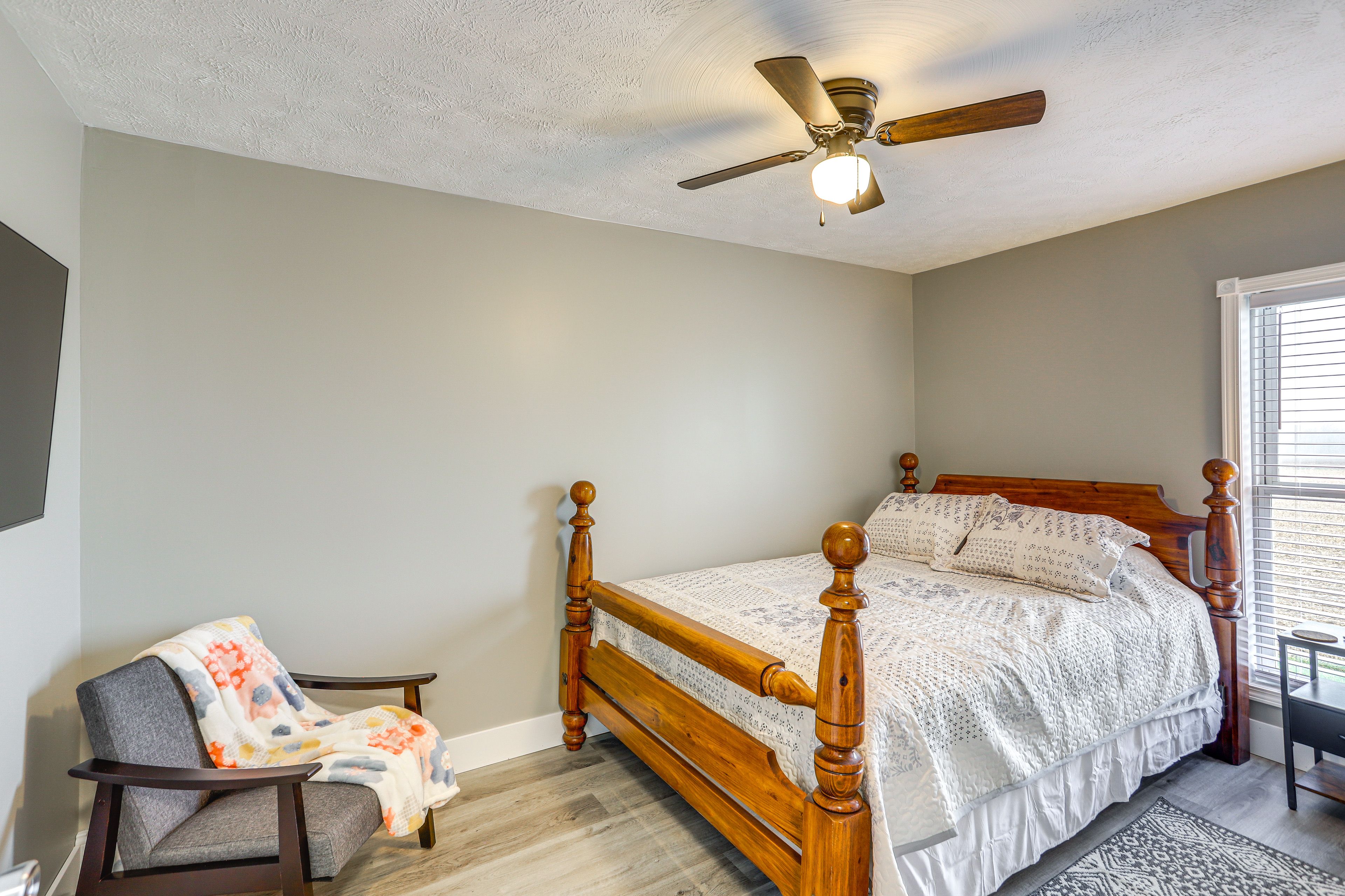 Bedroom 1 | Queen Bed | Flat-Screen TV | 2nd Floor
