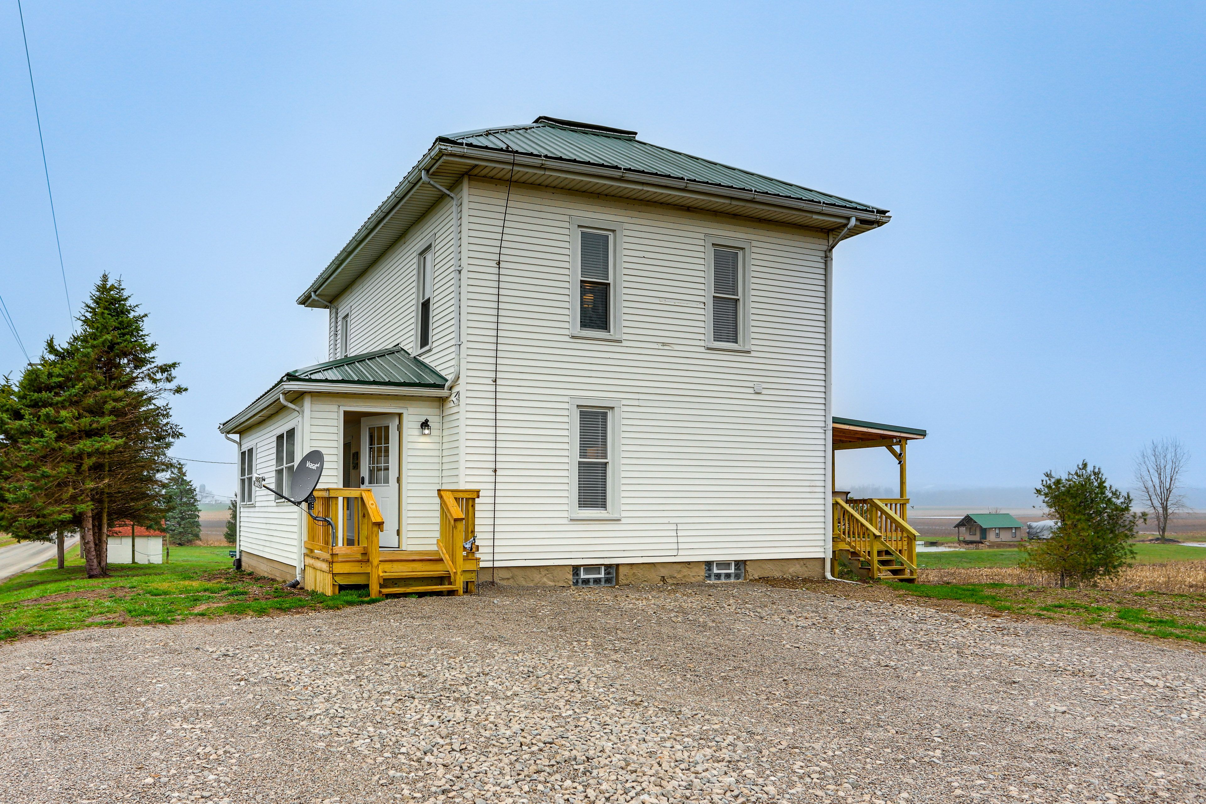 Parking | Gravel Driveway (3 Vehicles) | RV/Trailer Parking On-Site