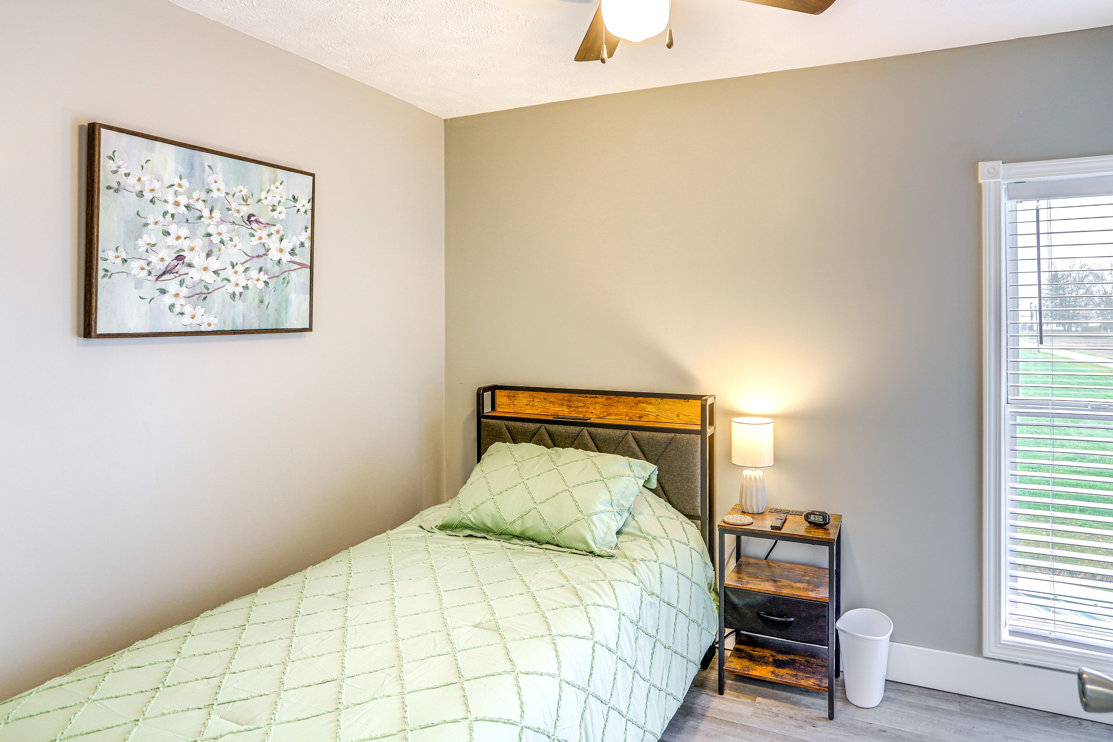 Bedroom 4 | Twin Bed | Flat-Screen TV | 2nd Floor