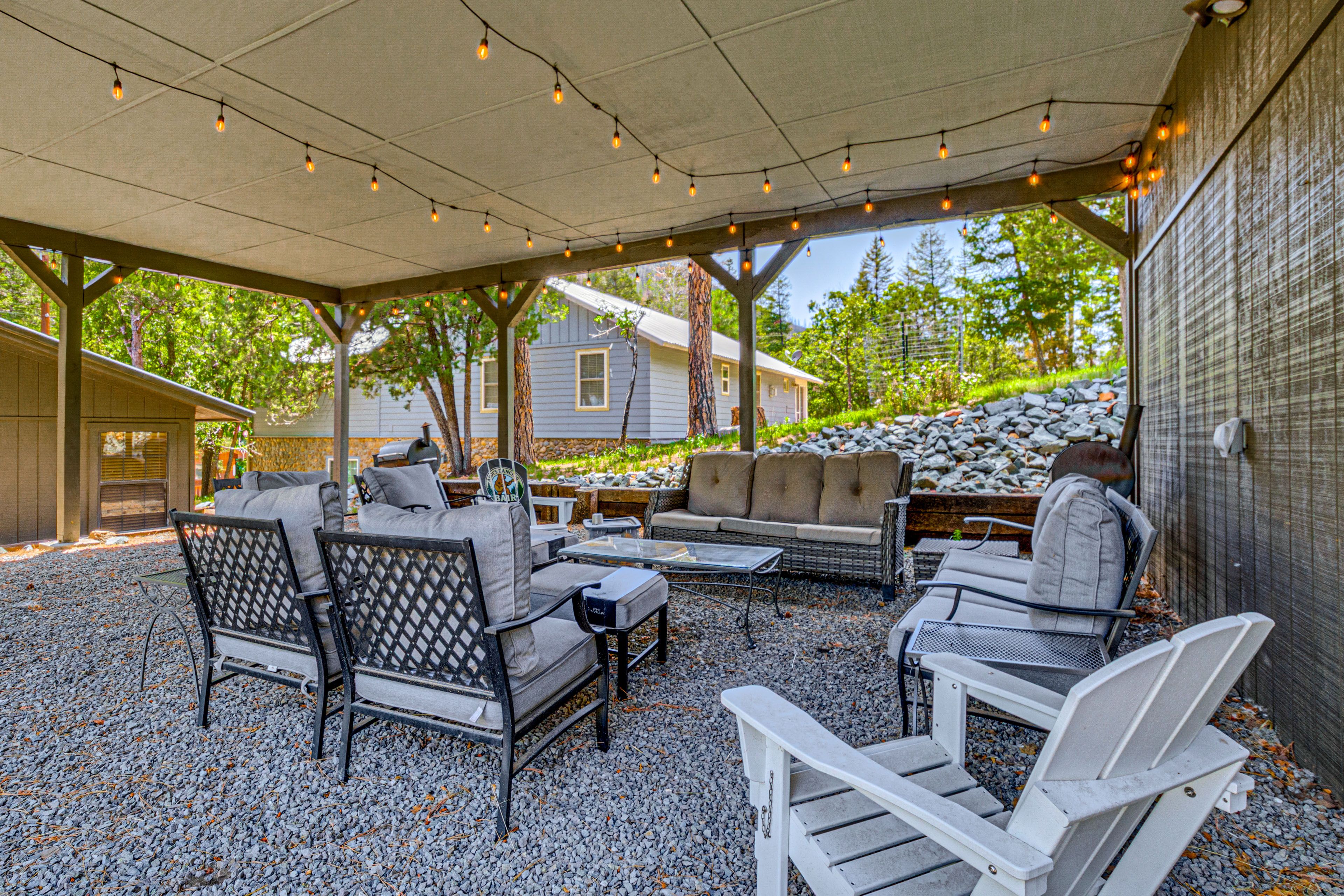 Covered Patio | Outdoor Fire Pit
