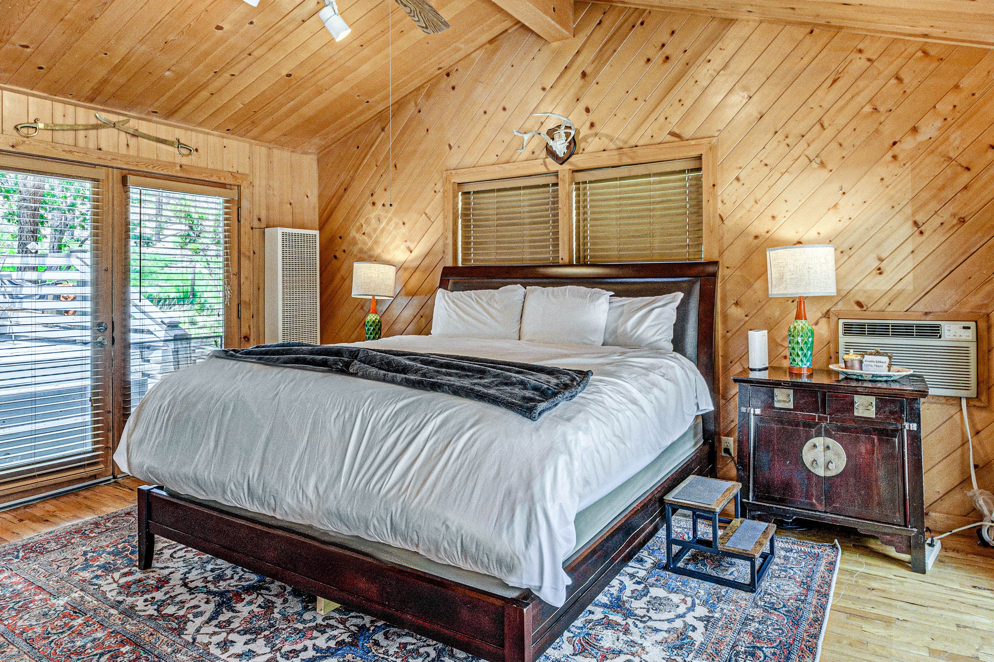 Bedroom 2 | King Bed | Linens Provided