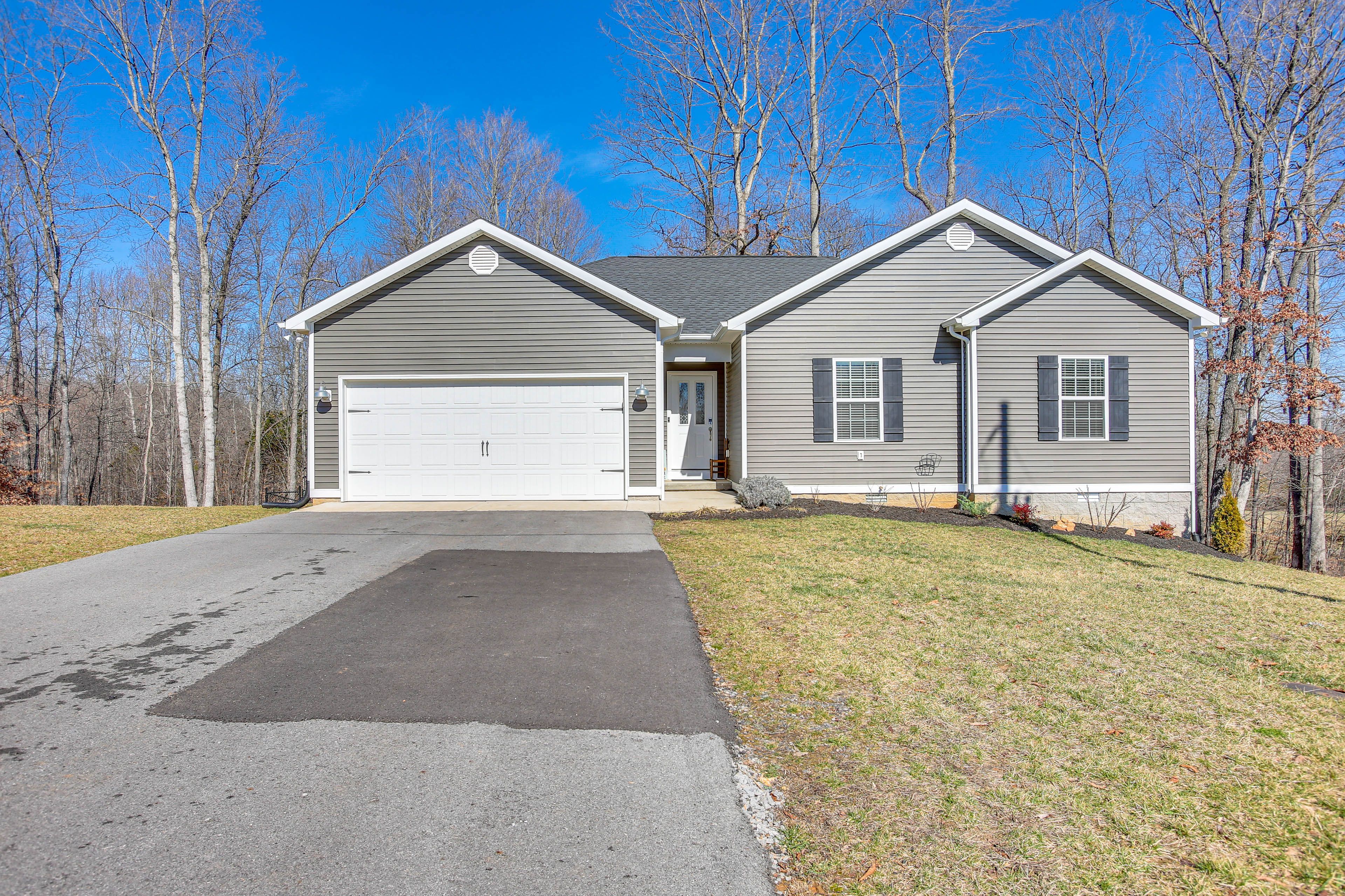 Exterior | Driveway (4 Vehicles) | Keyless Entry