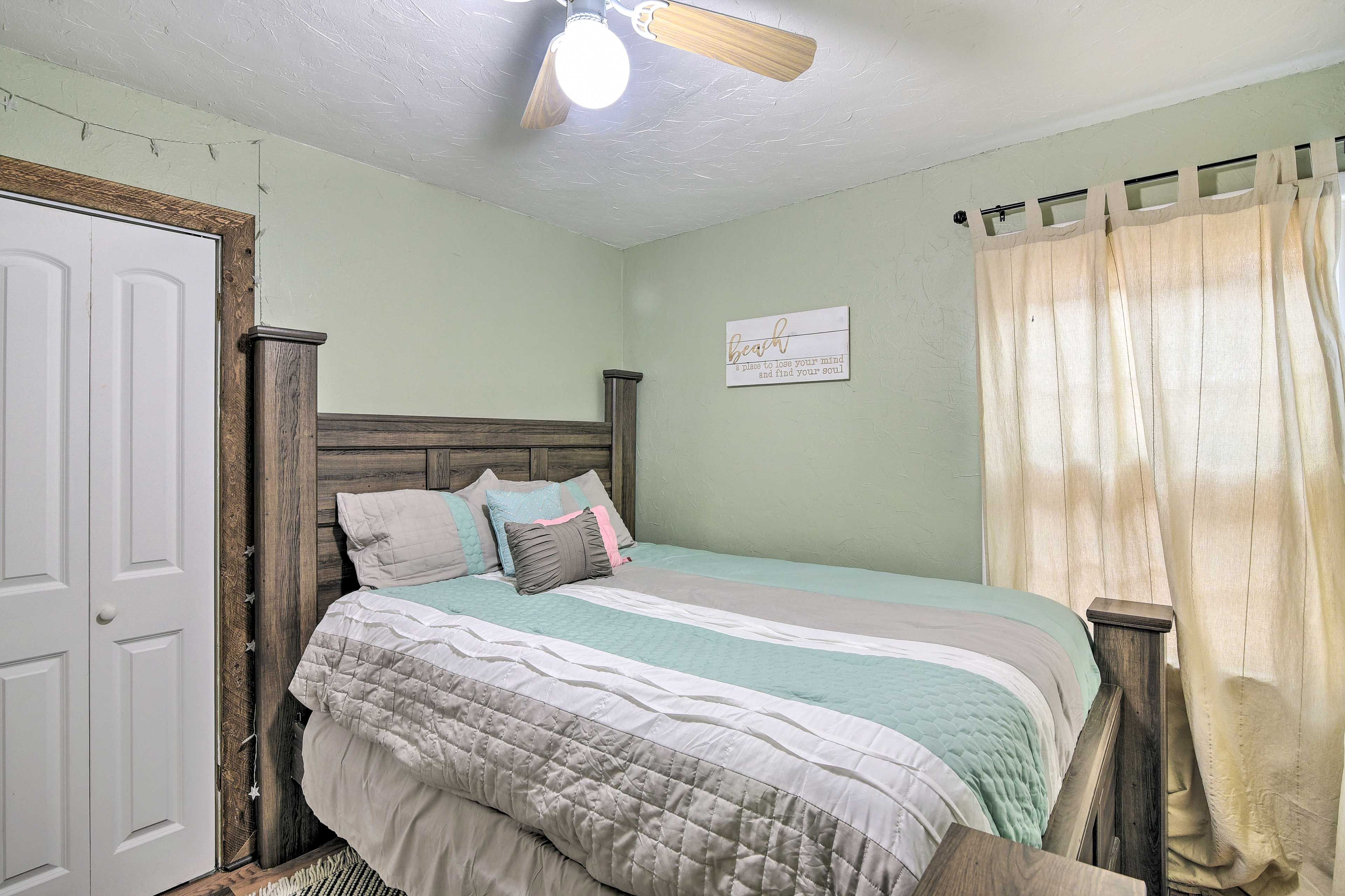 Bedroom 2 | Main House | Queen Bed