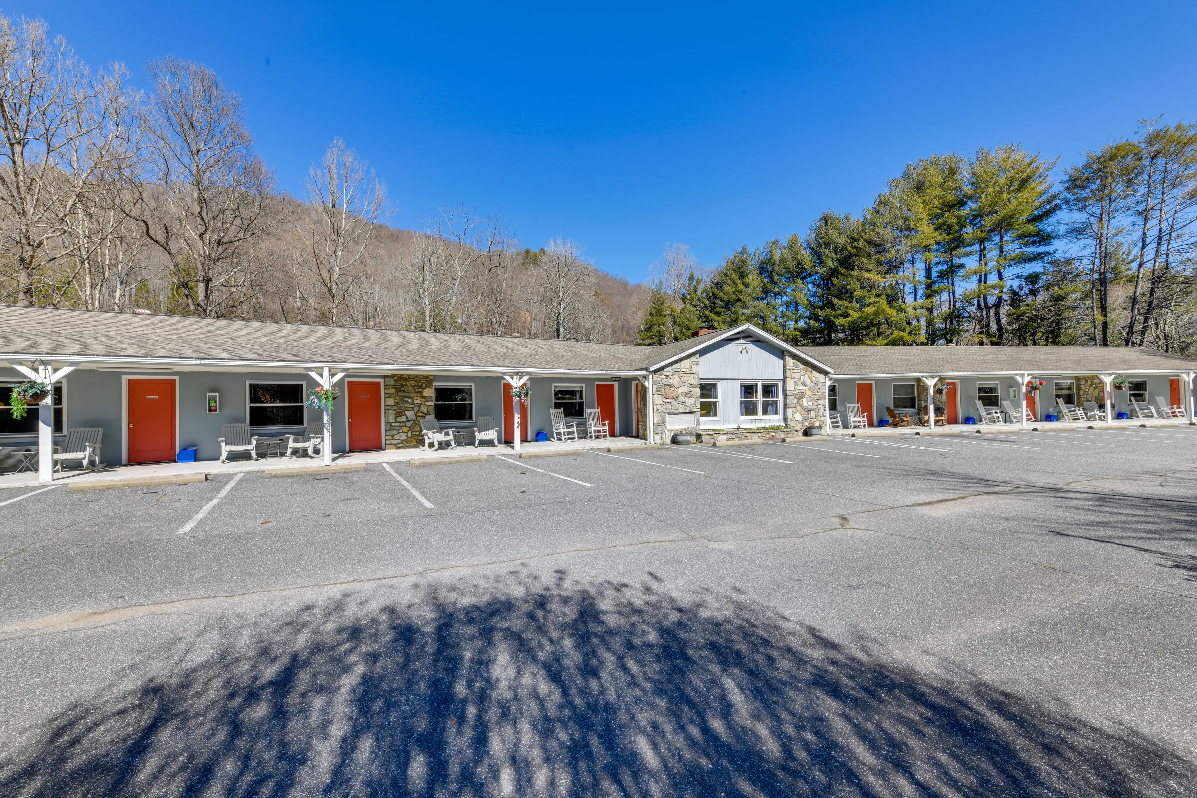 Meadowlark Motel | Building Exterior