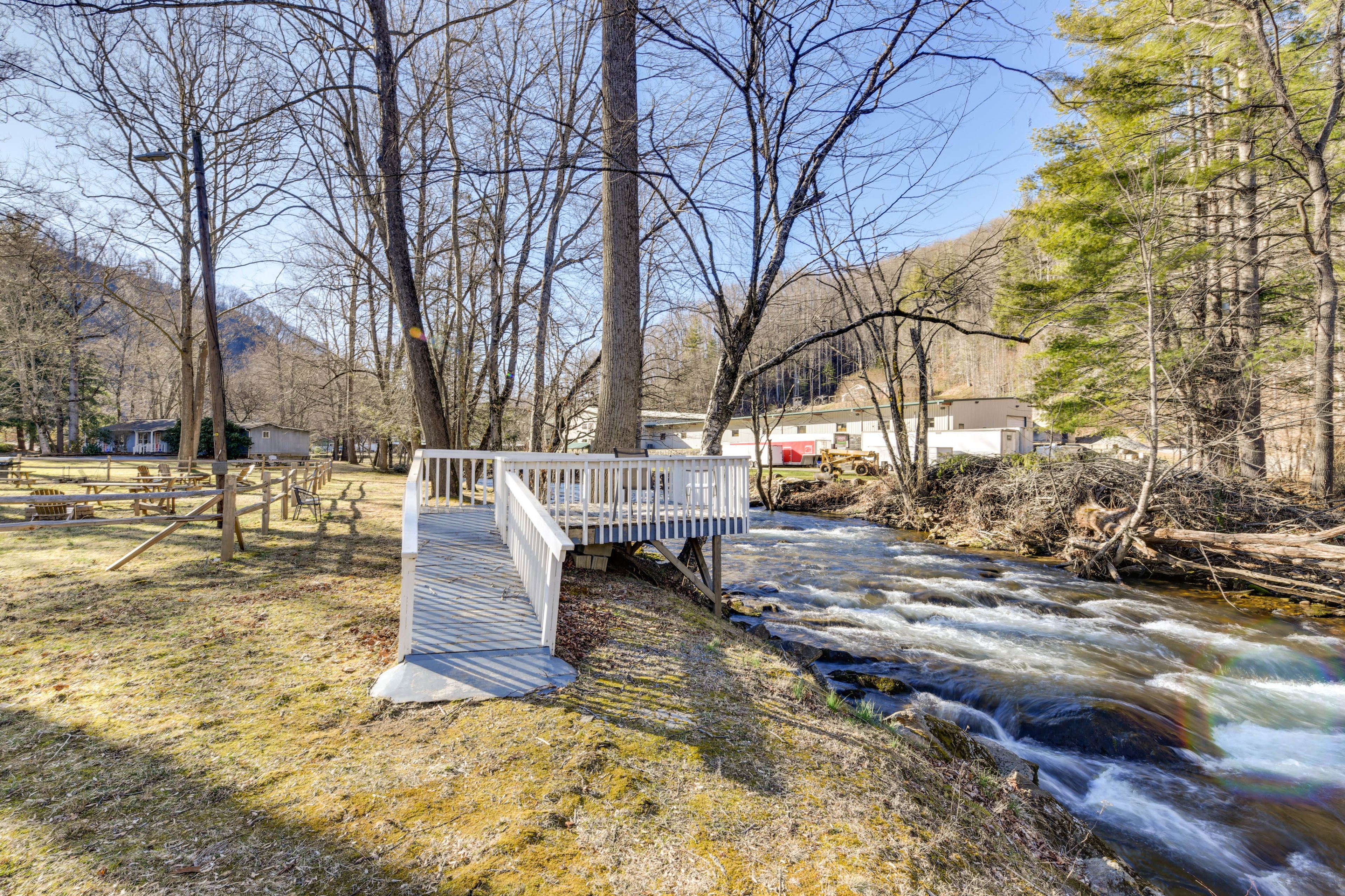 Meadowlark Motel | Stream On-Site