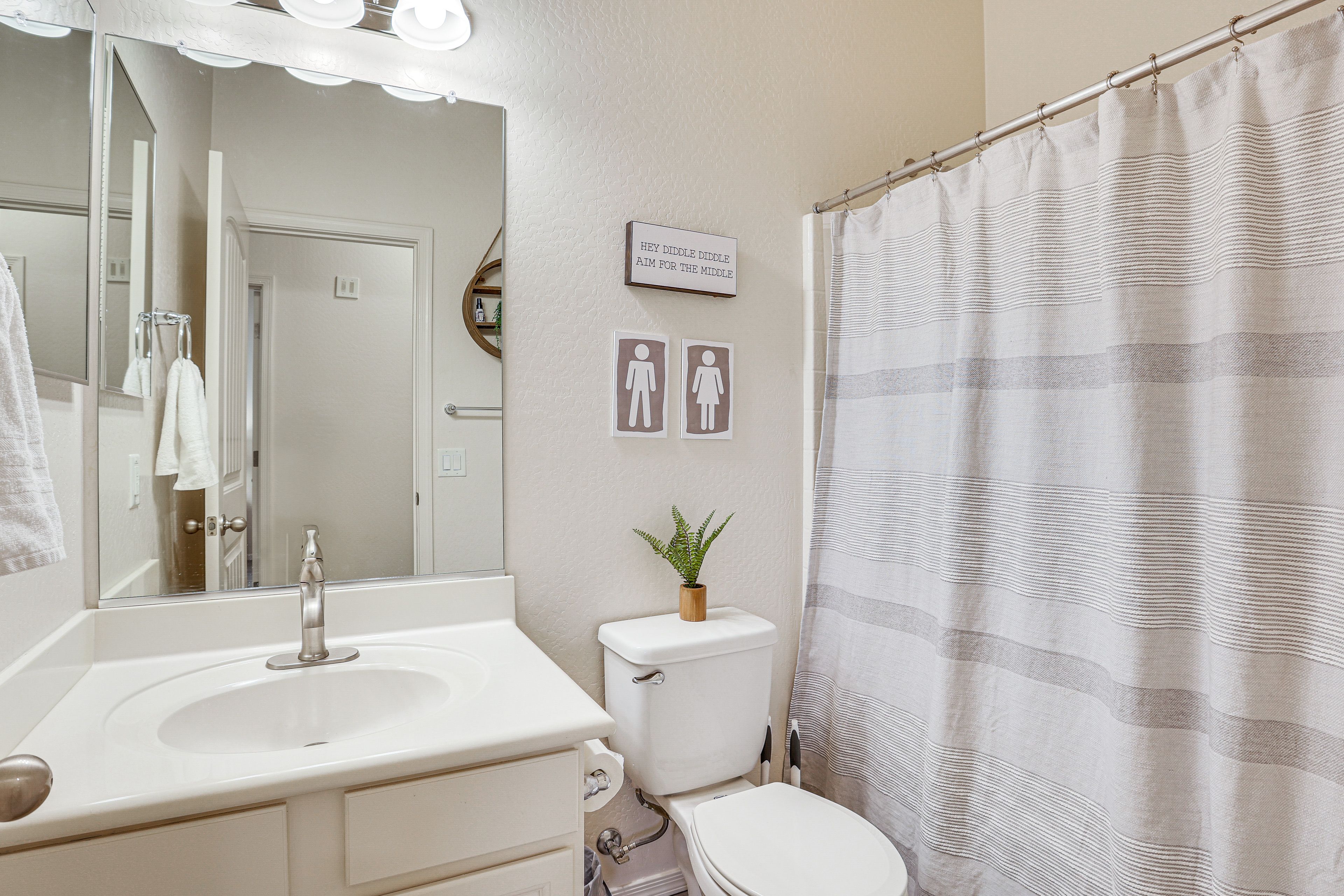 Full Bathroom | Complimentary Toiletries