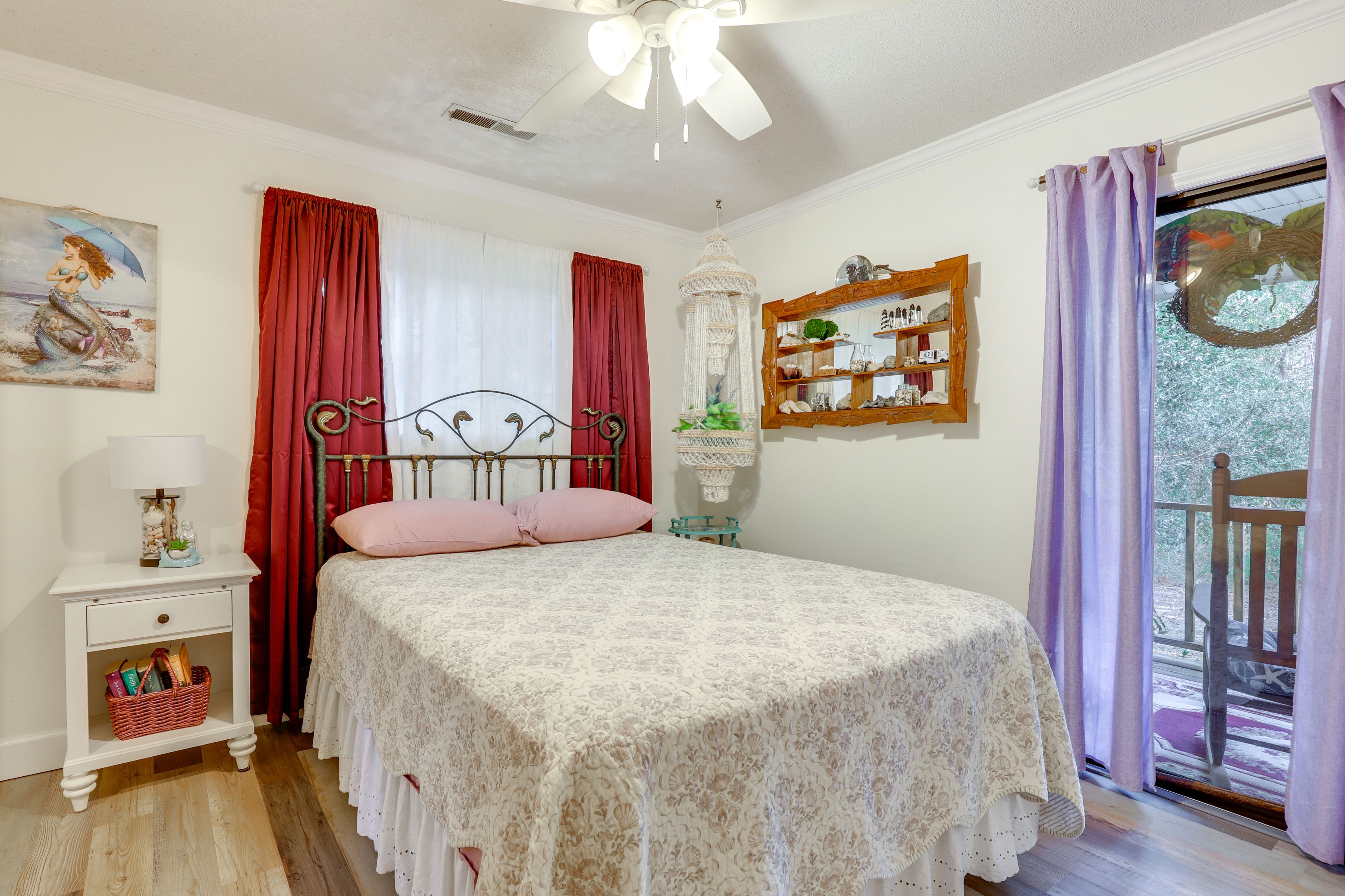 Bedroom 1 | Queen Bed