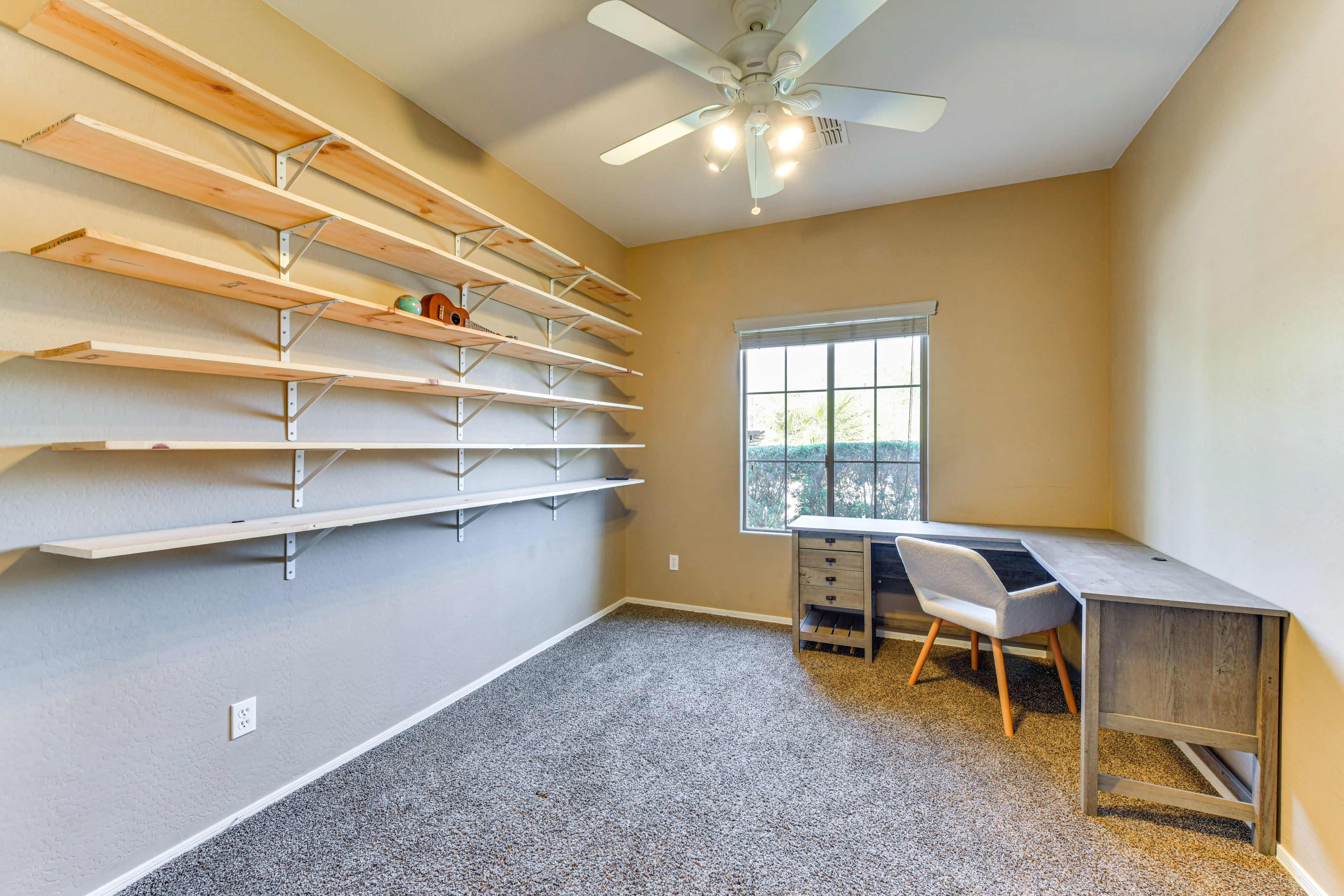 Office | Desk Workspace | Free WiFi | Smart TV