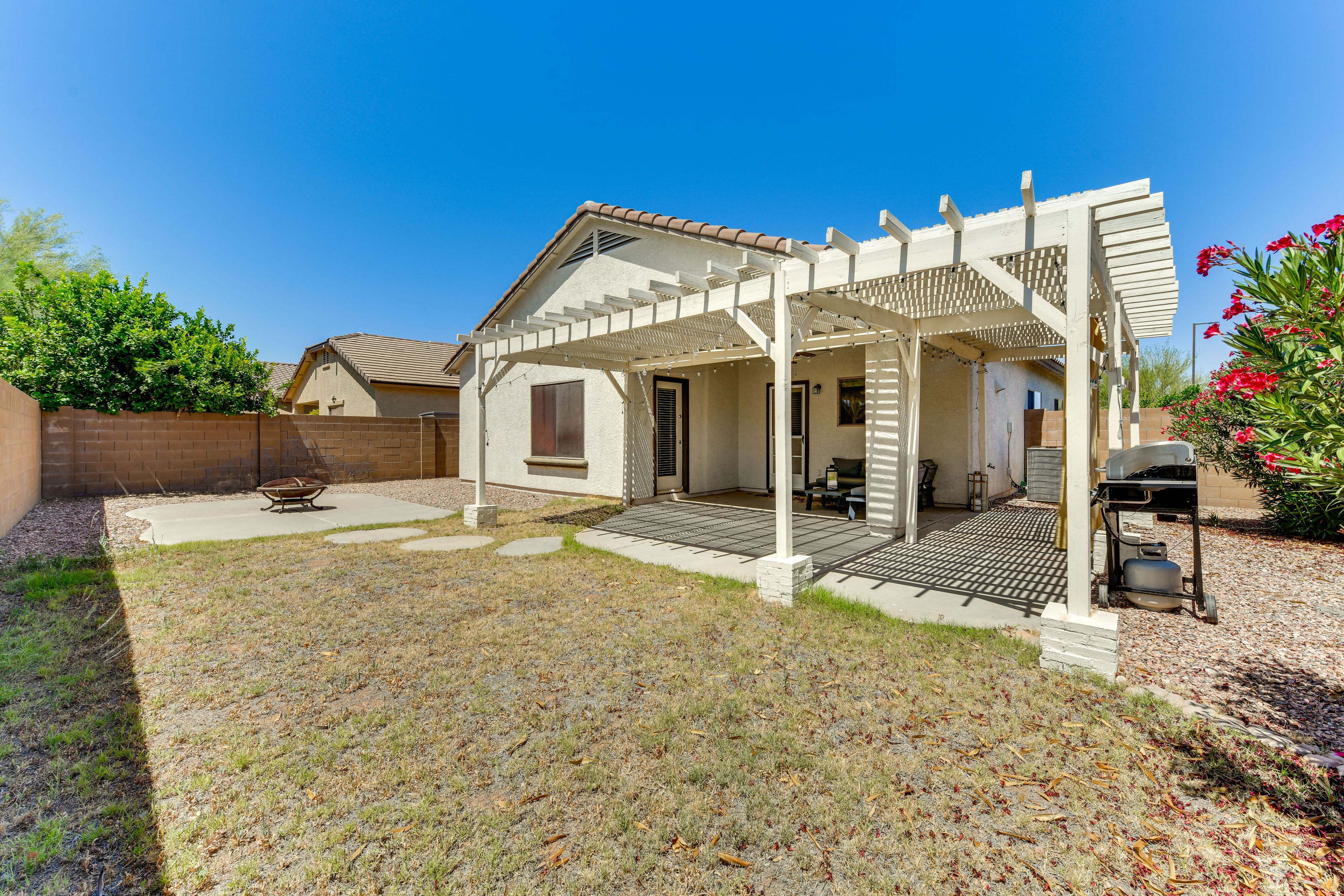 Fenced Backyard | Patio | Fire Pit | Gas Grill