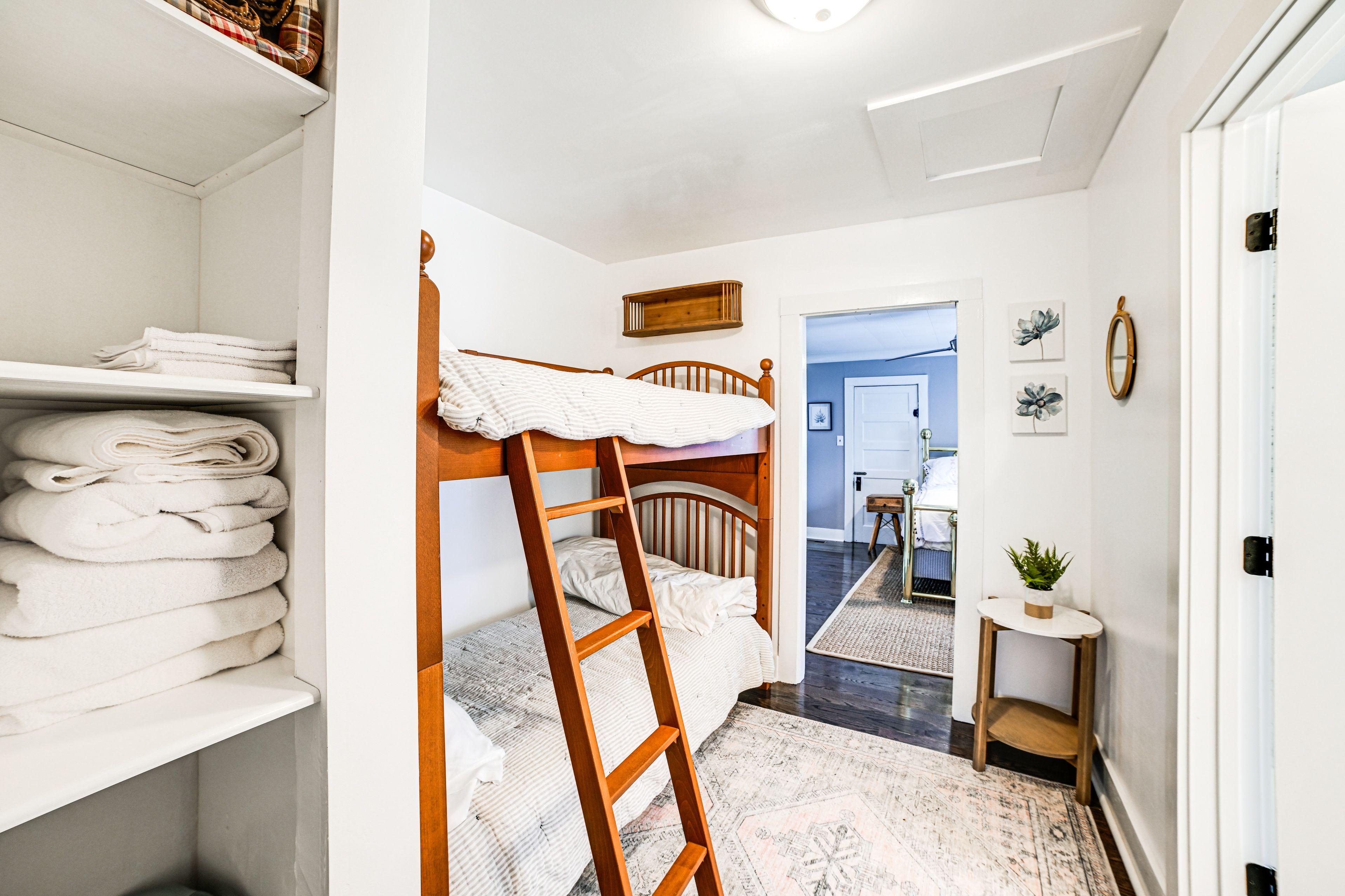 Sleeping Nook | Twin Bunk Bed | Access via Bedroom 1 & Bedroom 2