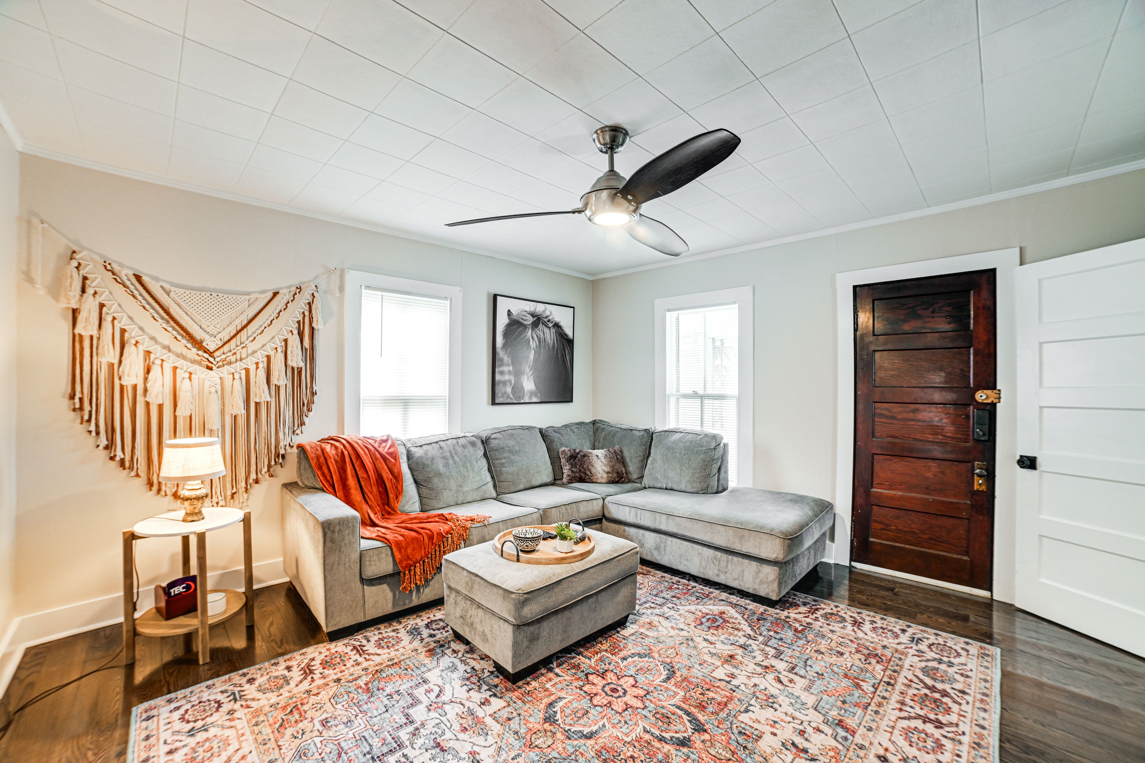 Living Room | Free WiFi | Central A/C & Heating | Smart TV