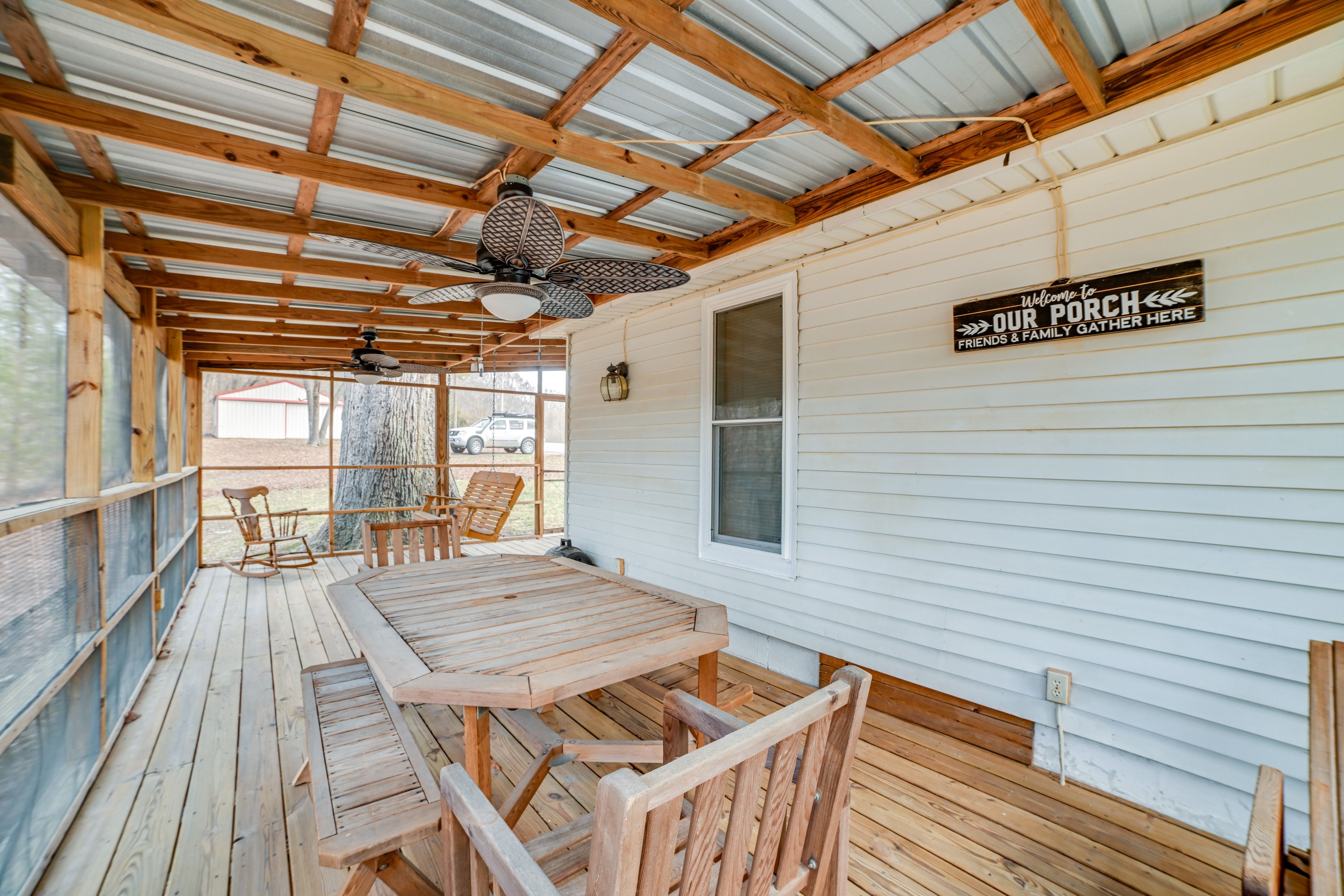 Screened Porch | Outdoor Dining Area | Charocal Grill