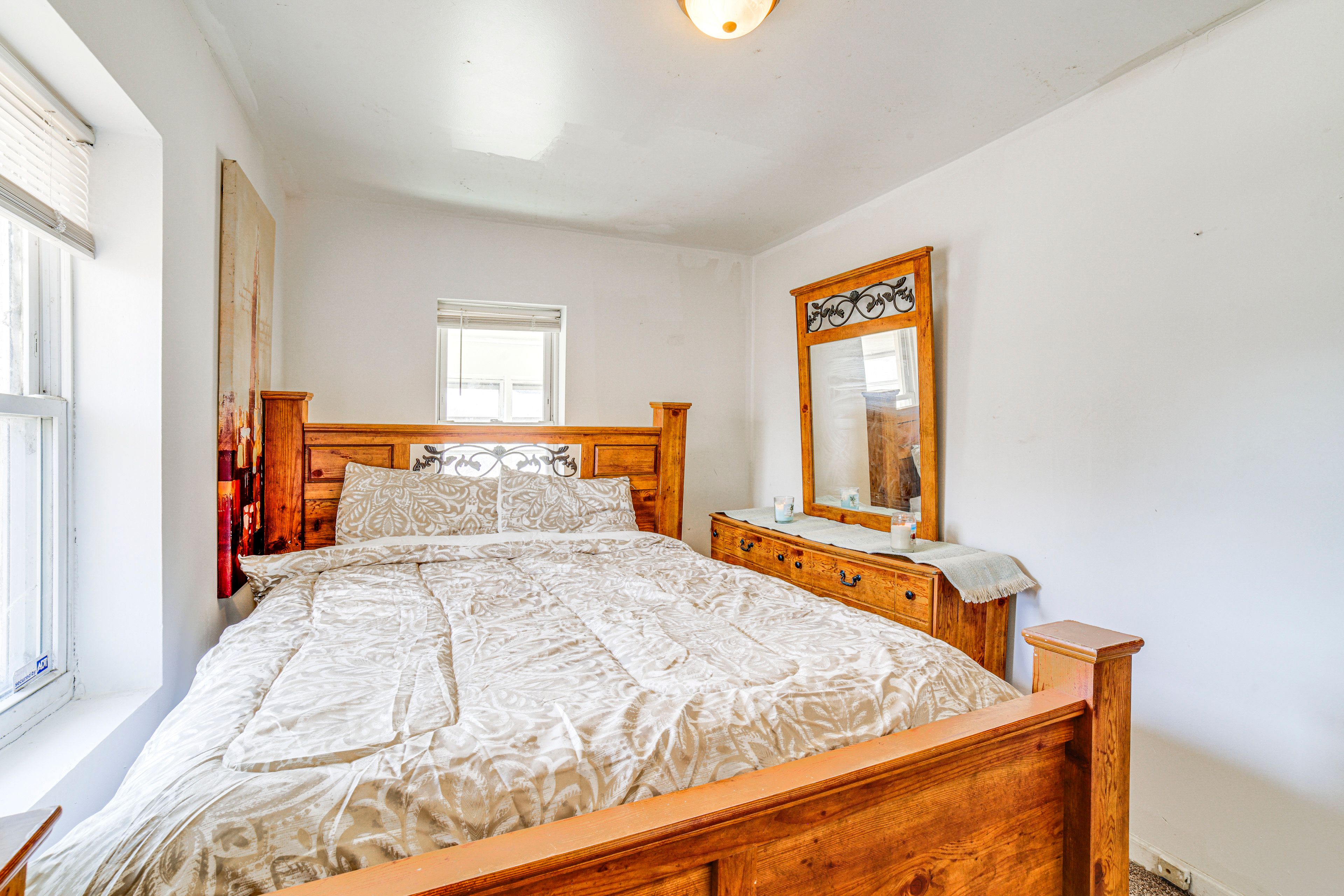 Bedroom | Queen Bed