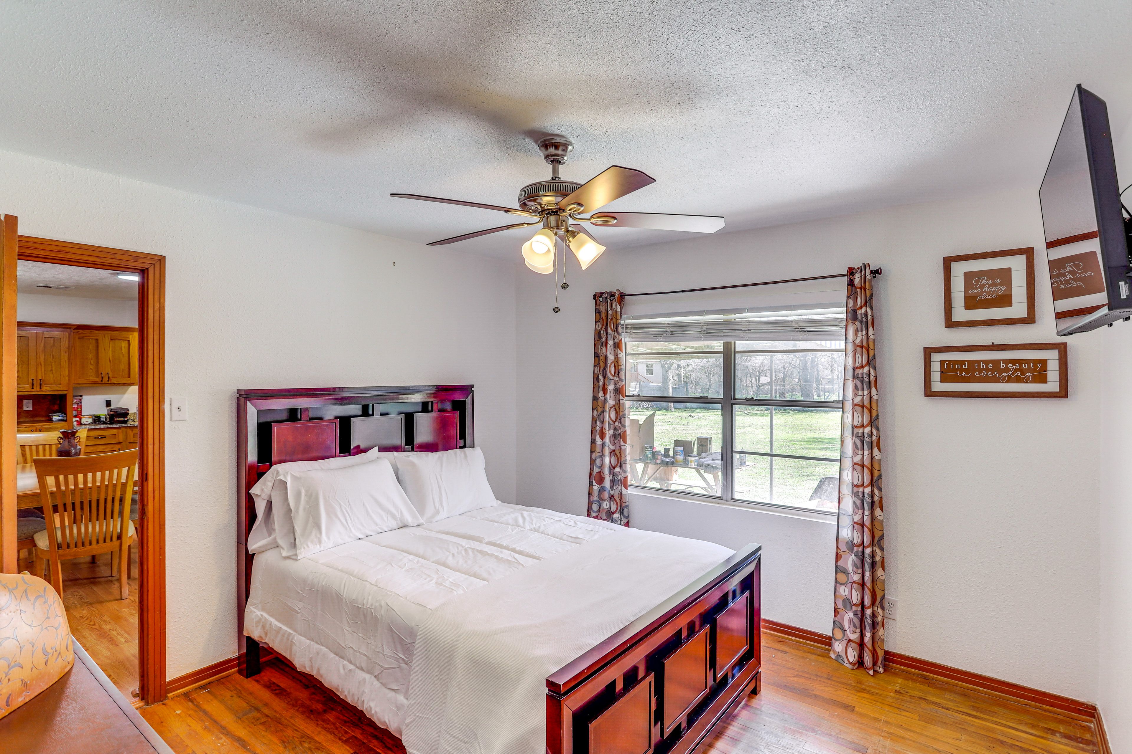 Bedroom 2 | Queen Bed