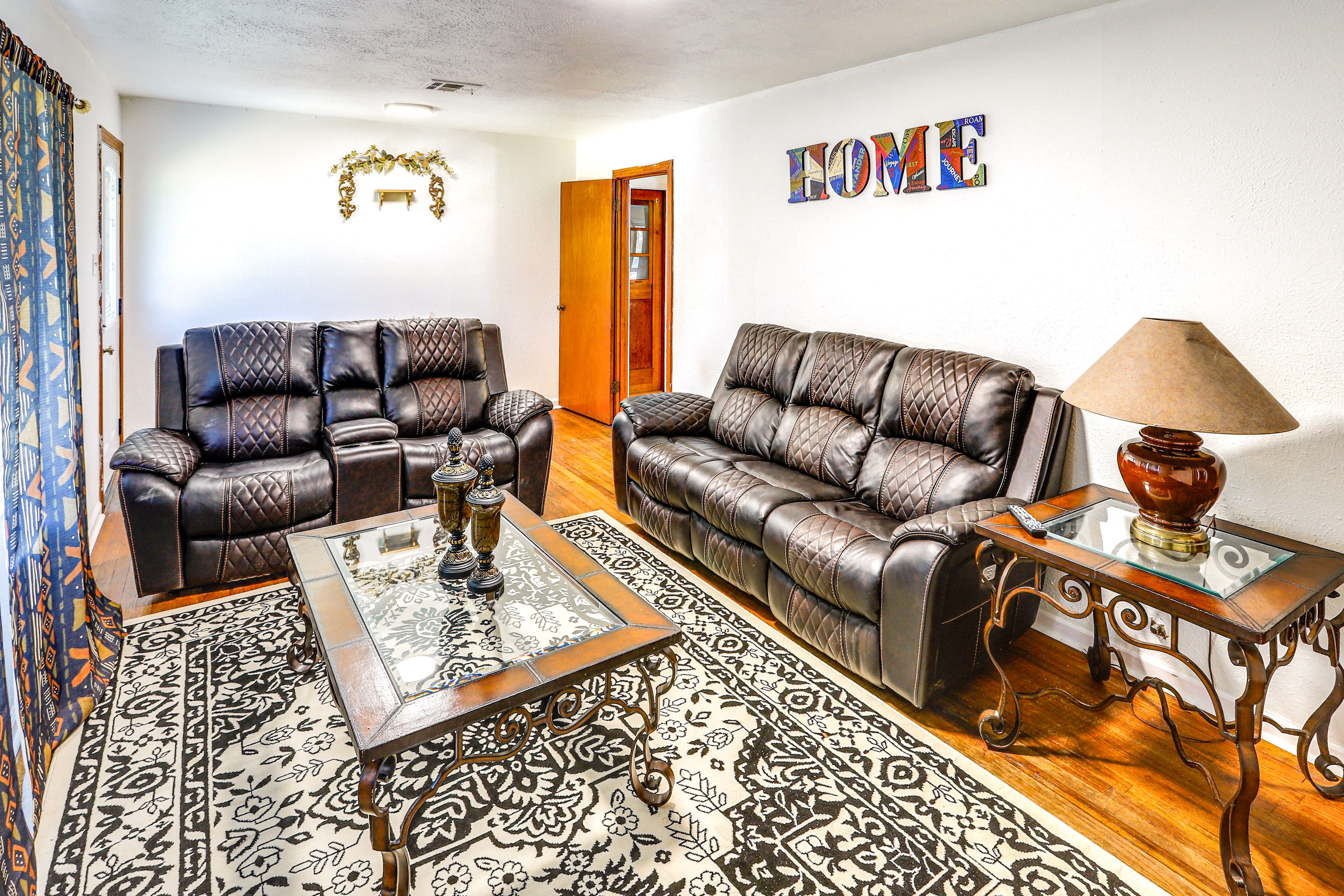 Waco Vacation Rental | 3BR | 2BA | 1,800 Sq Ft | 2 Steps to Enter
