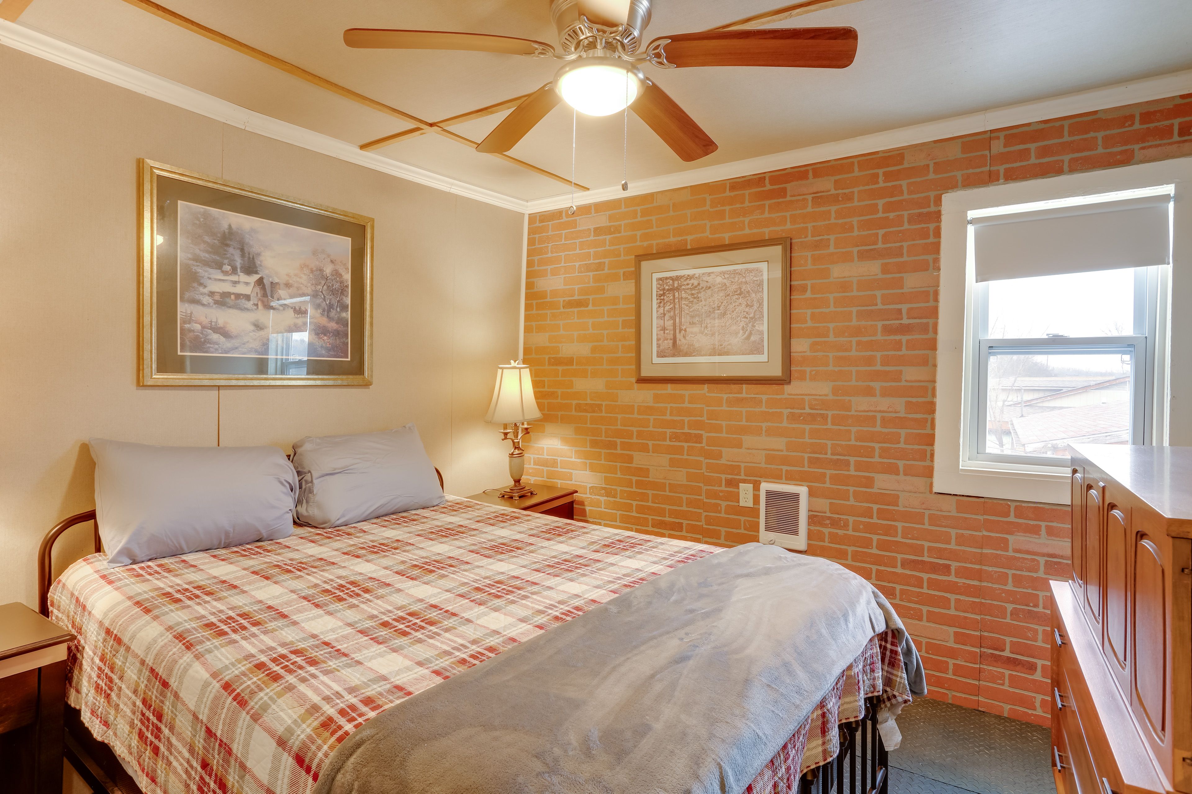 Bedroom 2 | Queen Bed | Top Floor