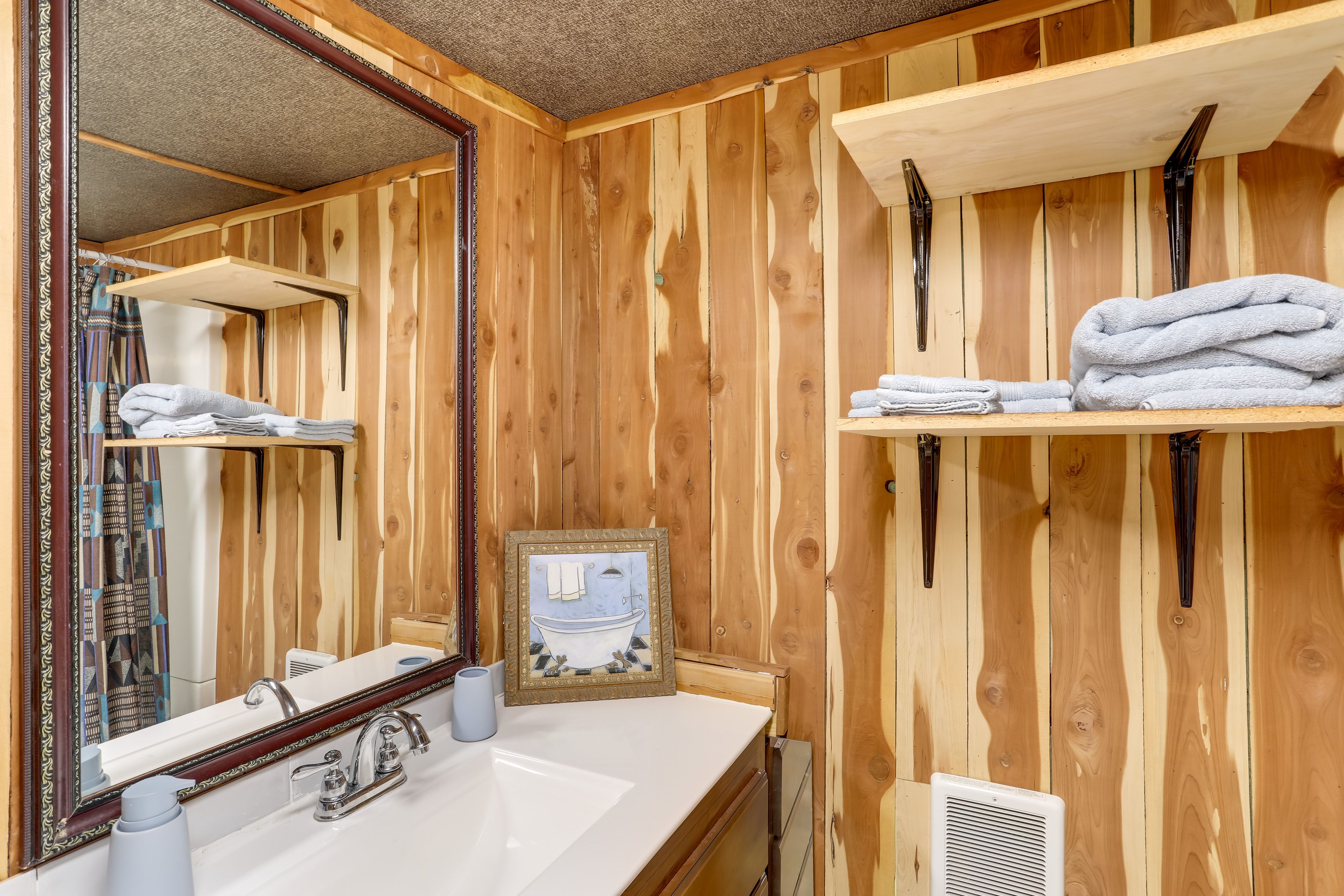 Full Bathroom | Top Floor