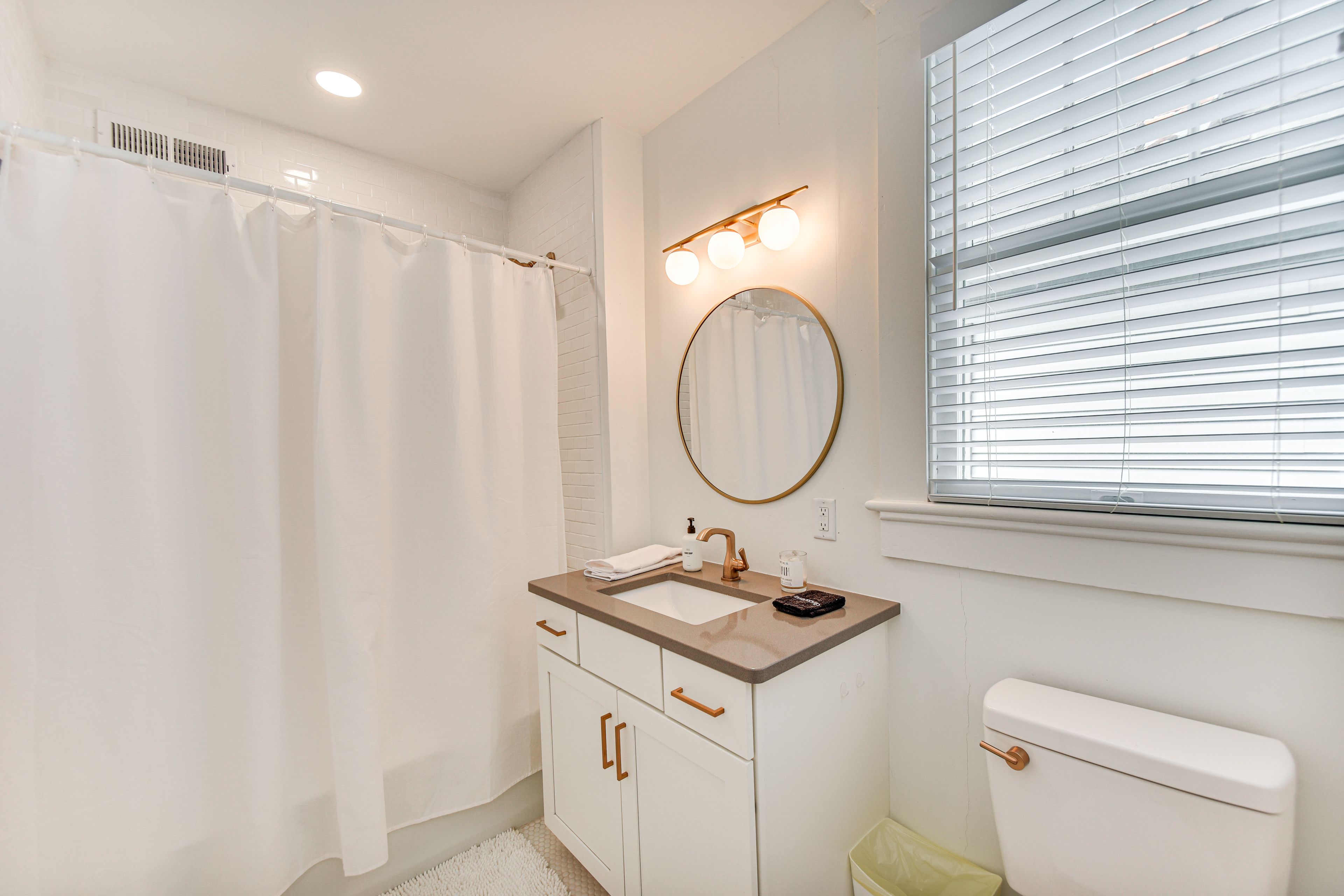 En-Suite Bathroom | 2nd Floor | Complimentary Toiletries | Hair Dryer