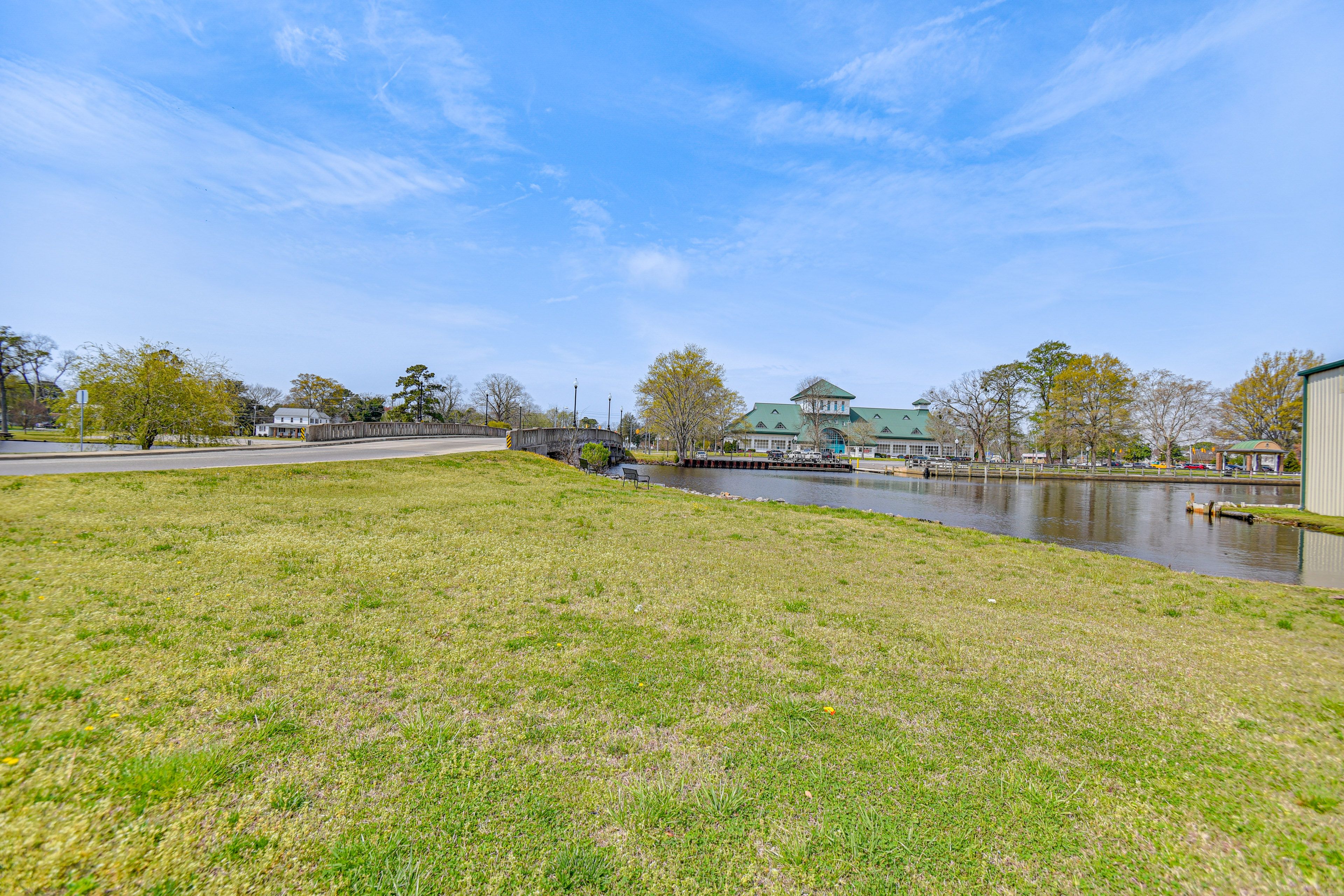 Downtown | 0.5 Mi to Pasquotank River
