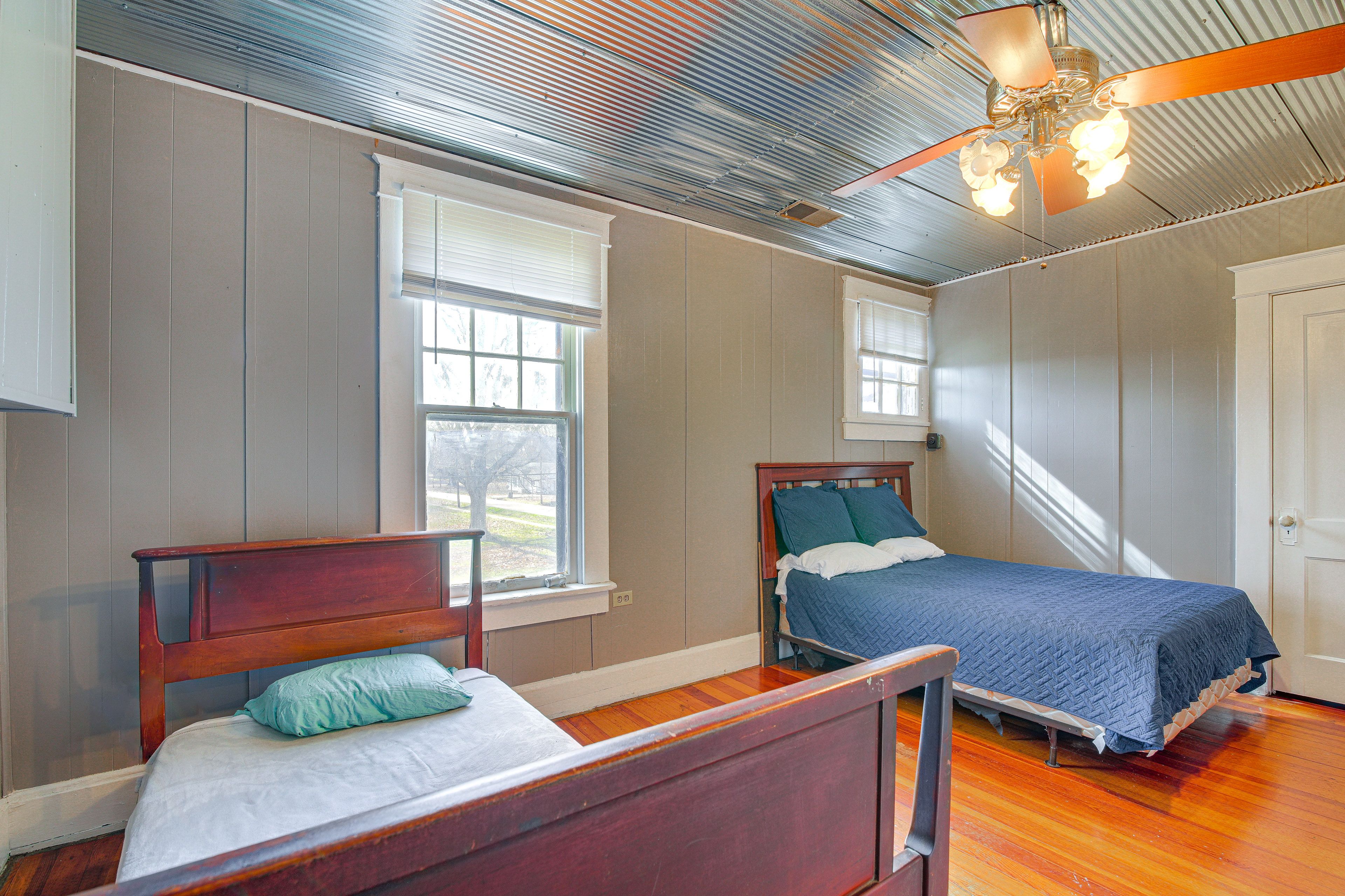 Bedroom 2 | Twin Bed | Full Bed | 2nd Floor