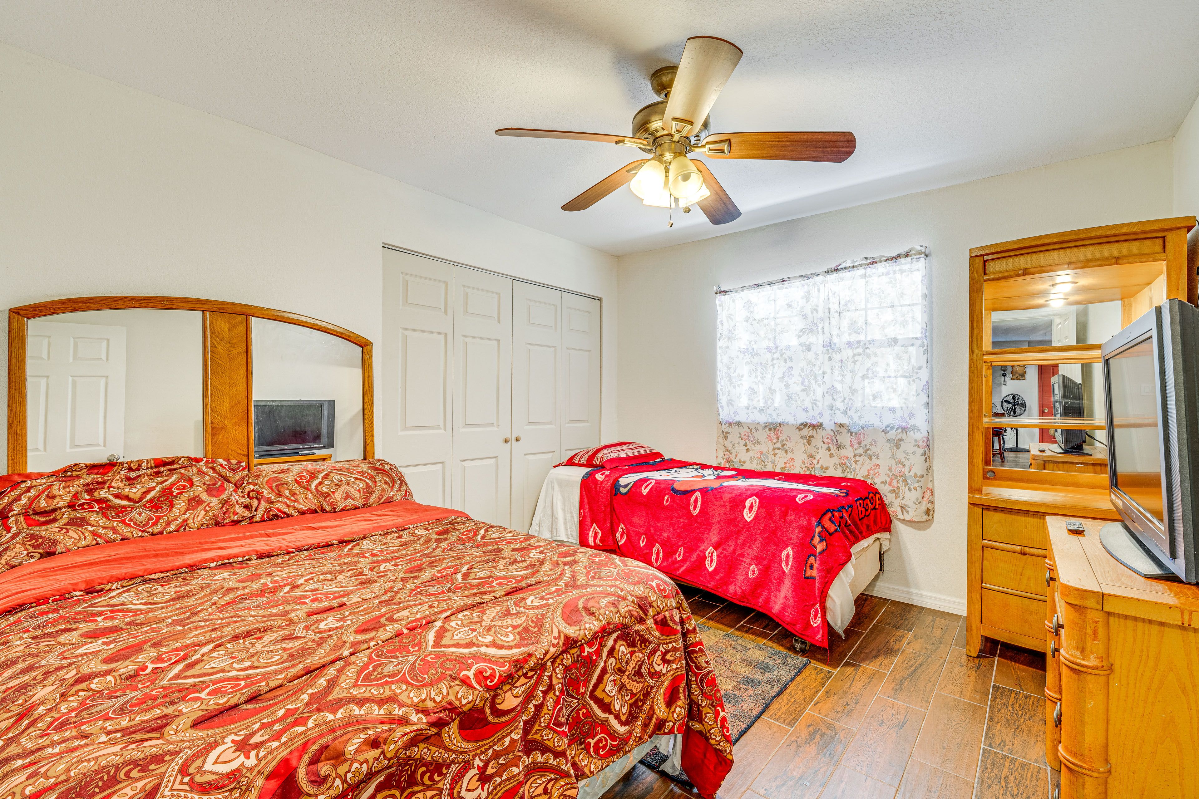 Bedroom 4 | Full Bed | Twin Bed